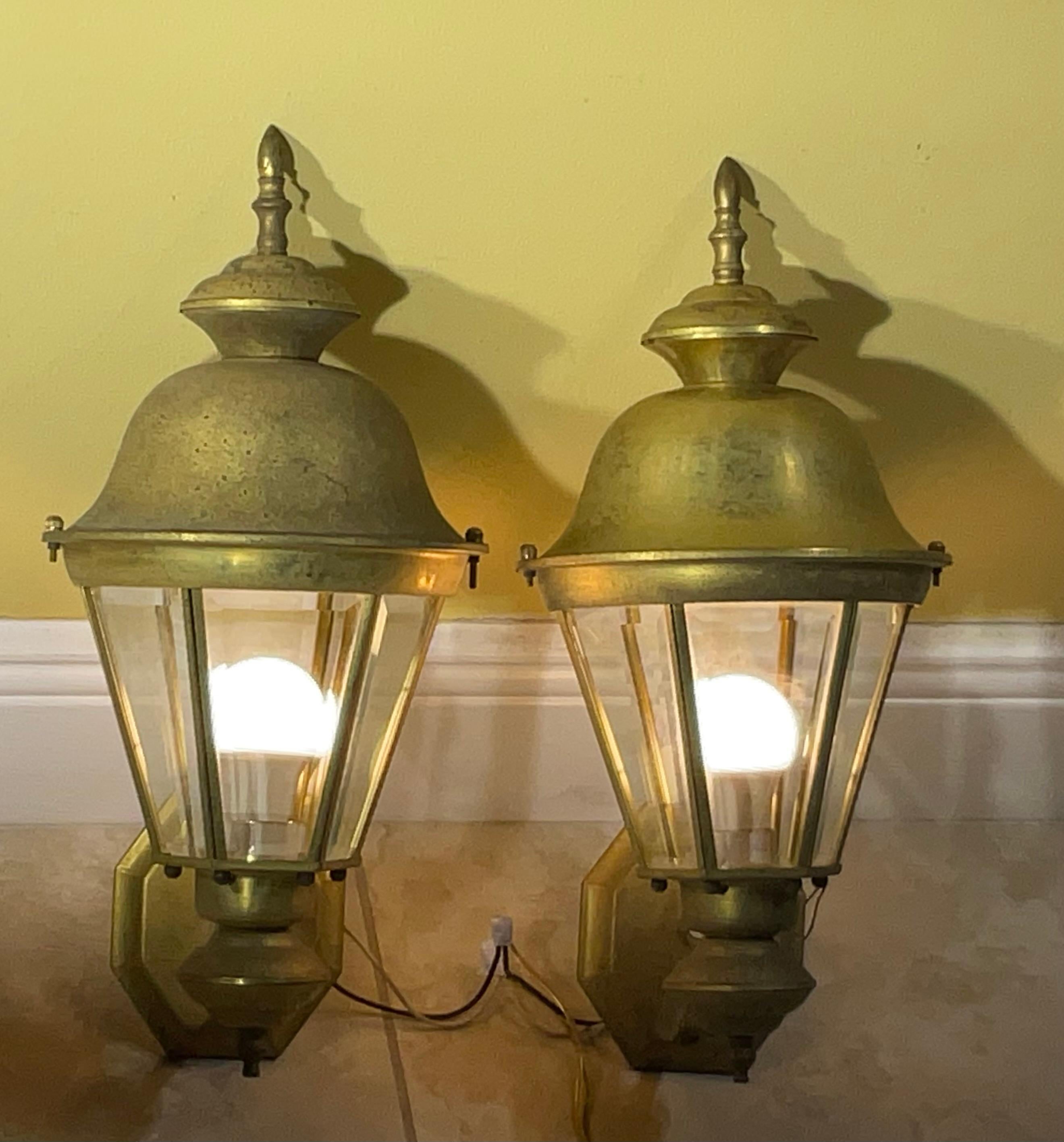 Pareja de farolillos vintage de latón para colgar en la pared Asiático en venta