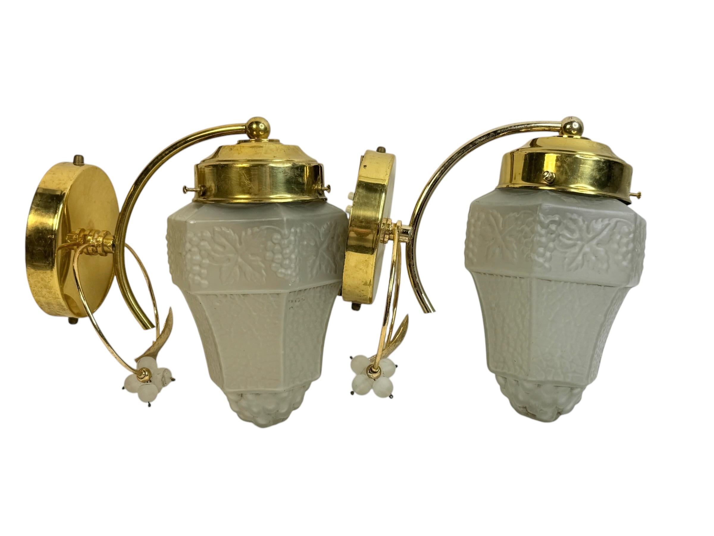 Coppia di lampade da parete d'epoca, ottone e vetro a forma di uva, Germania anni '70 in vendita 4