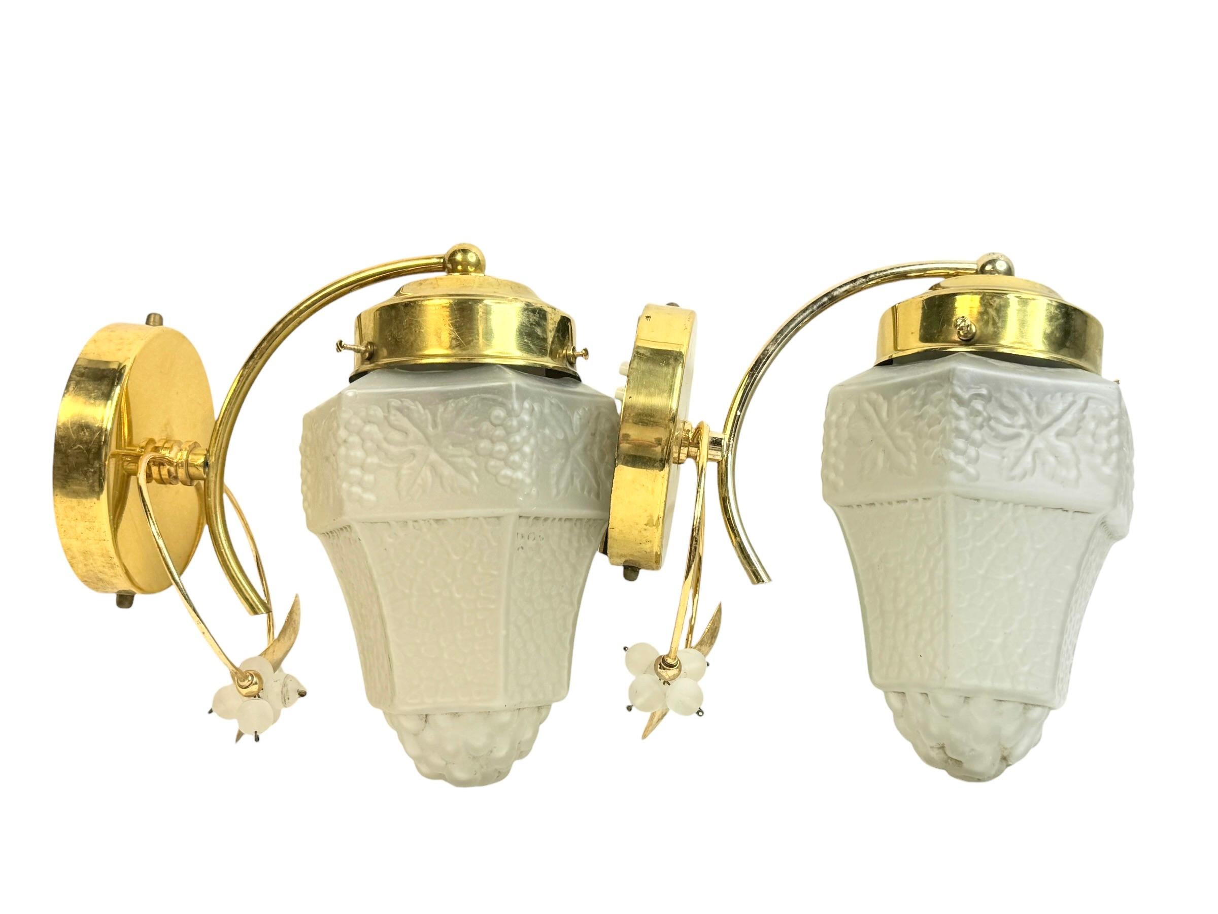 Coppia di lampade da parete d'epoca, ottone e vetro a forma di uva, Germania anni '70 in vendita 5