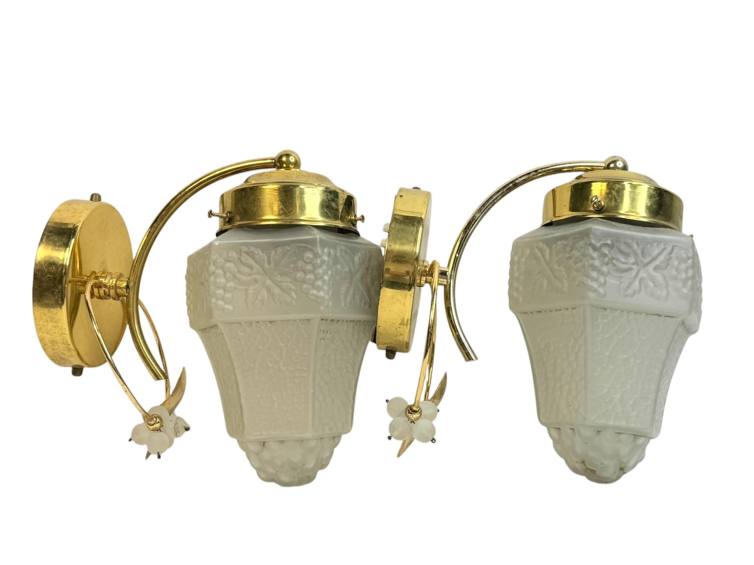 Coppia di lampade da parete d'epoca, ottone e vetro a forma di uva, Germania anni '70 in vendita 6