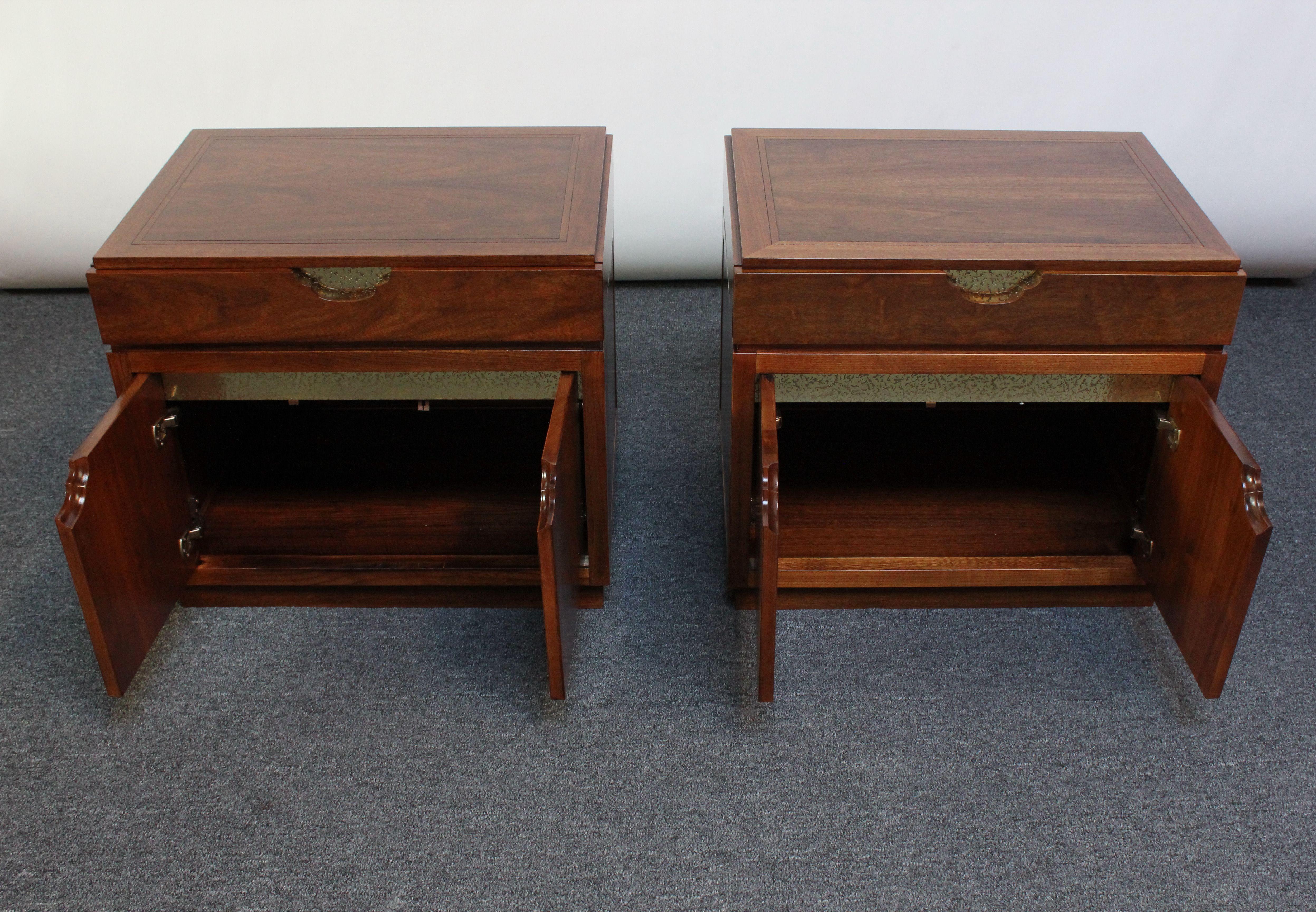 Pair of Vintage Walnut and Brass Nightstands by Baker In Good Condition For Sale In Brooklyn, NY
