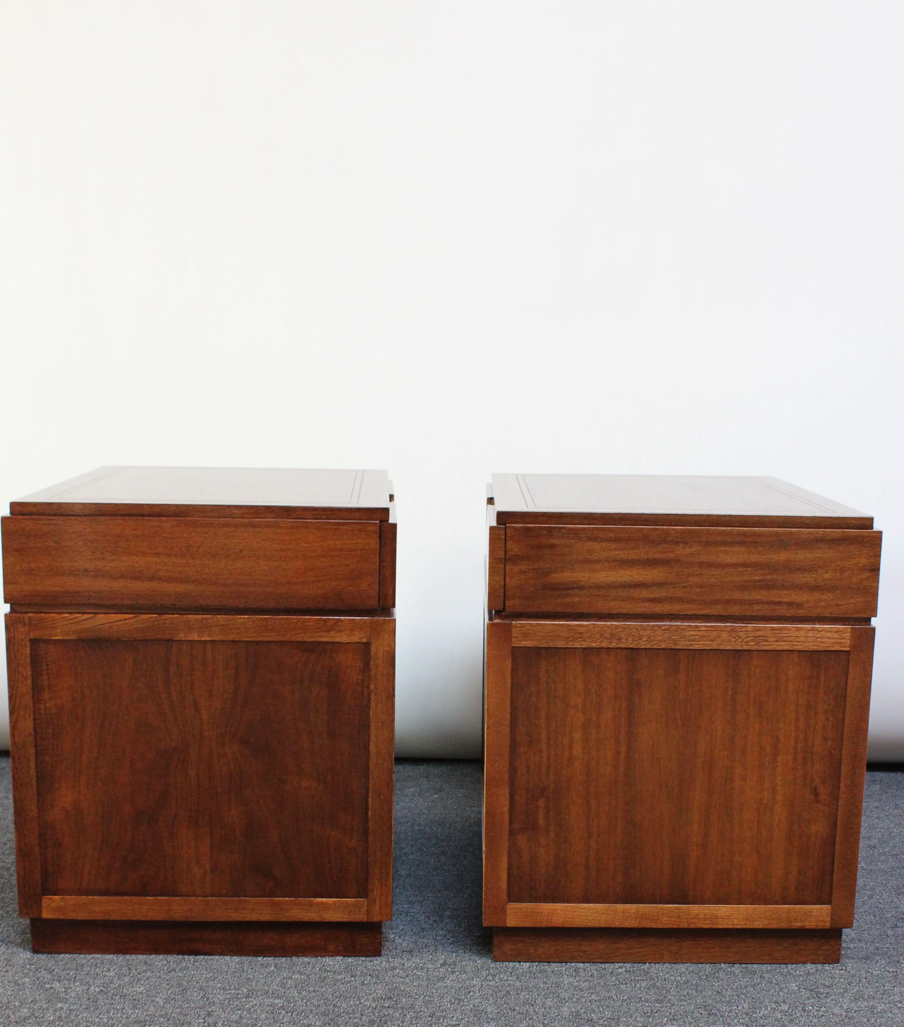 Pair of Vintage Walnut and Brass Nightstands by Baker For Sale 1