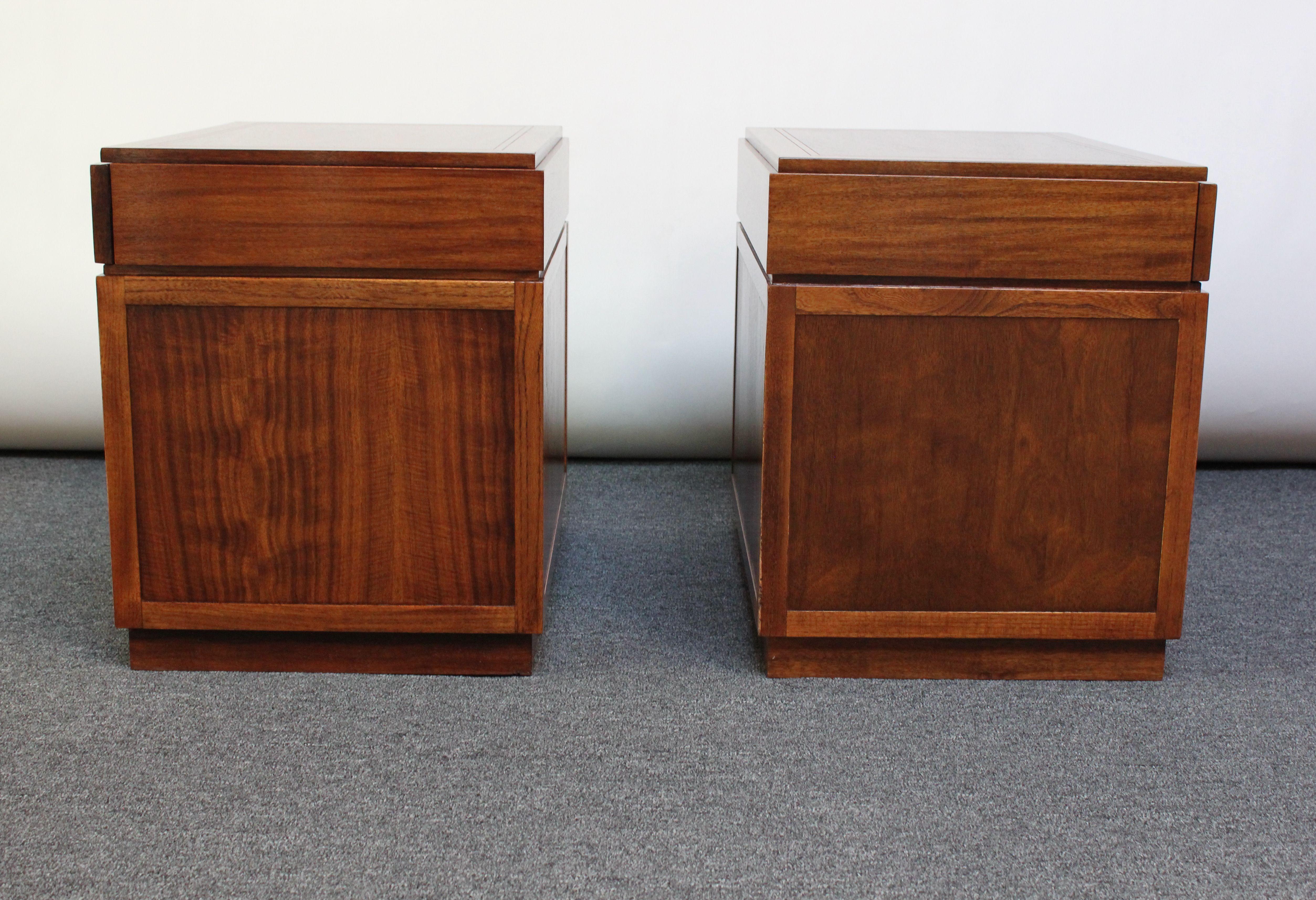 Pair of Vintage Walnut and Brass Nightstands by Baker For Sale 3