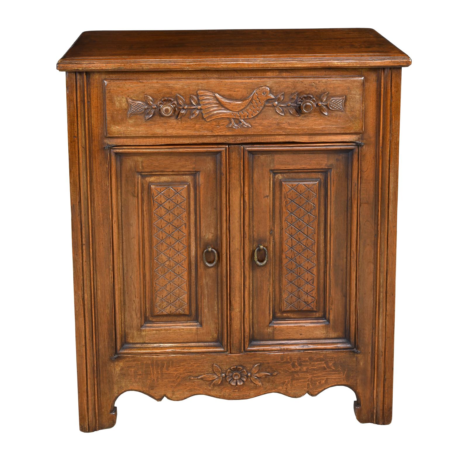Pair of Custom Walnut Cupboards in French Provincial Style, France, circa 2000 In Good Condition In Miami, FL