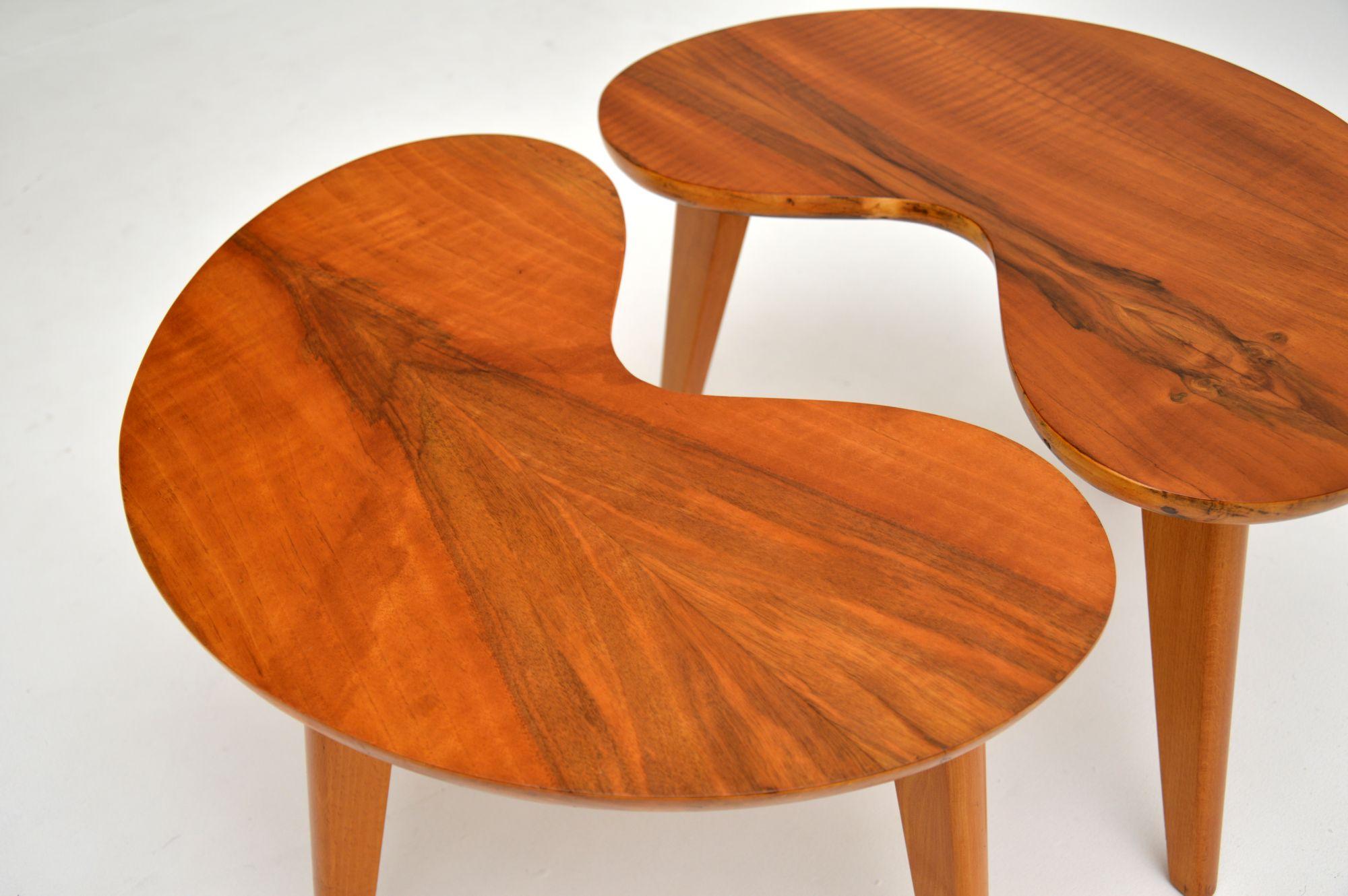 Pair of Vintage Walnut Kidney Side Tables In Good Condition In London, GB