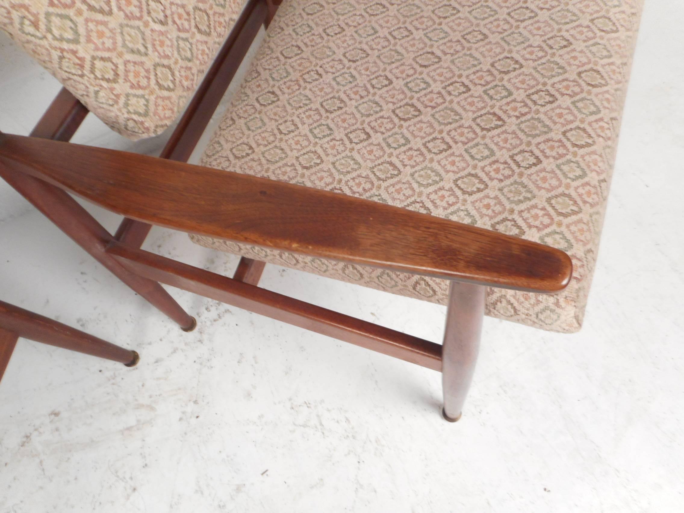 Late 20th Century Pair of Vintage Walnut Lounge Chairs by Jens Risom Design For Sale