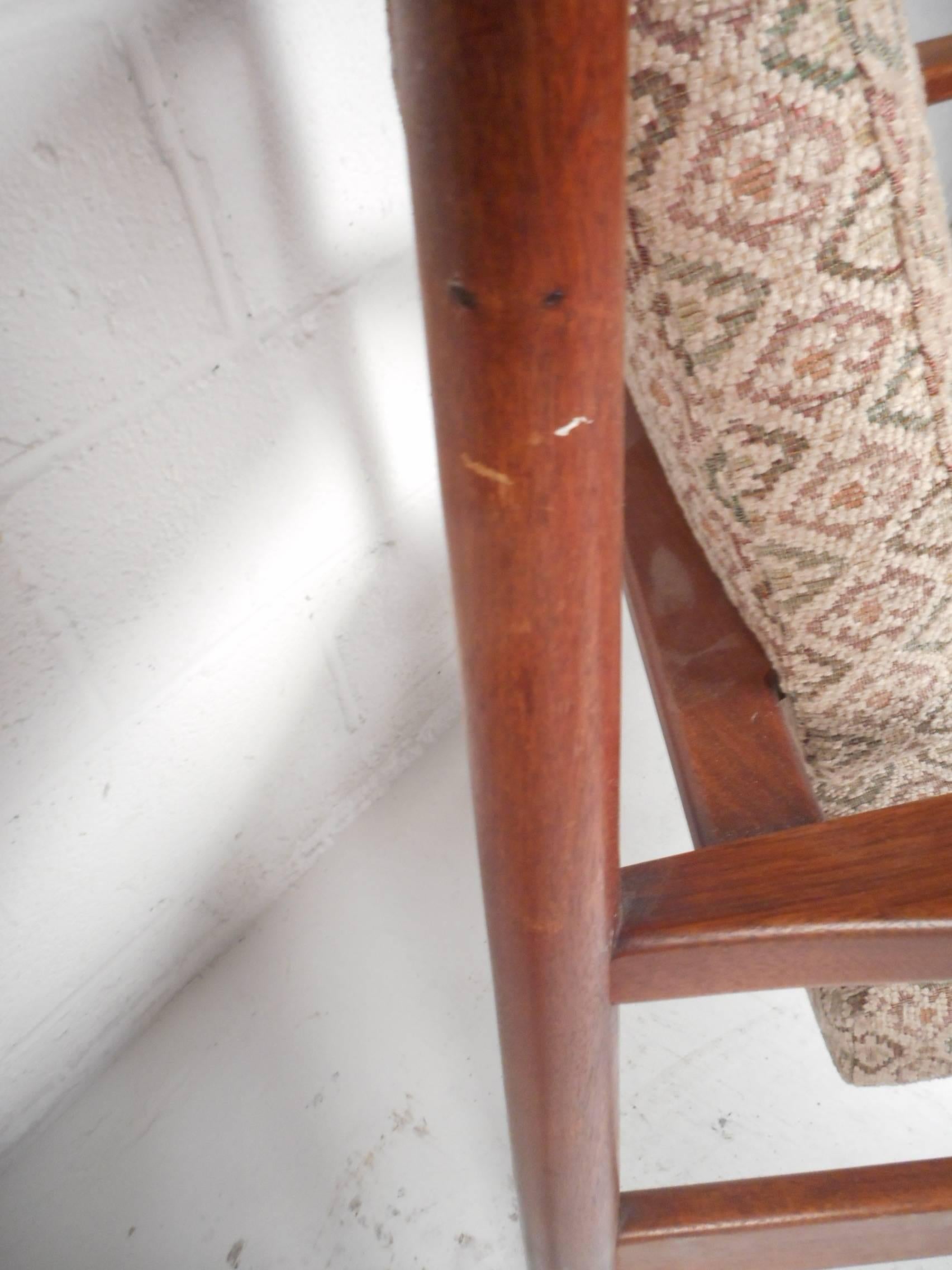 Tissu d'ameublement Paire de chaises longues vintage en noyer par Jens Risom Design en vente