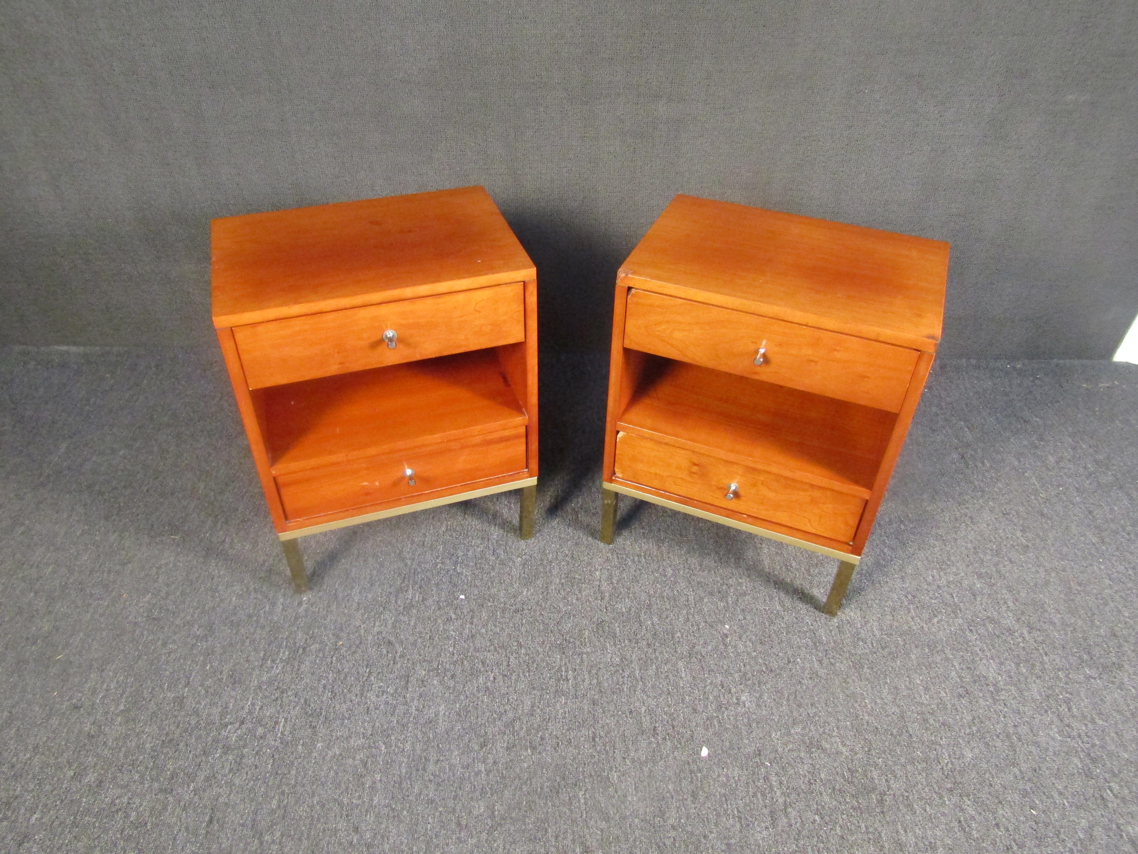 Mid-Century Modern Pair of Vintage Walnut Night Stands in the Style of Paul McCobb