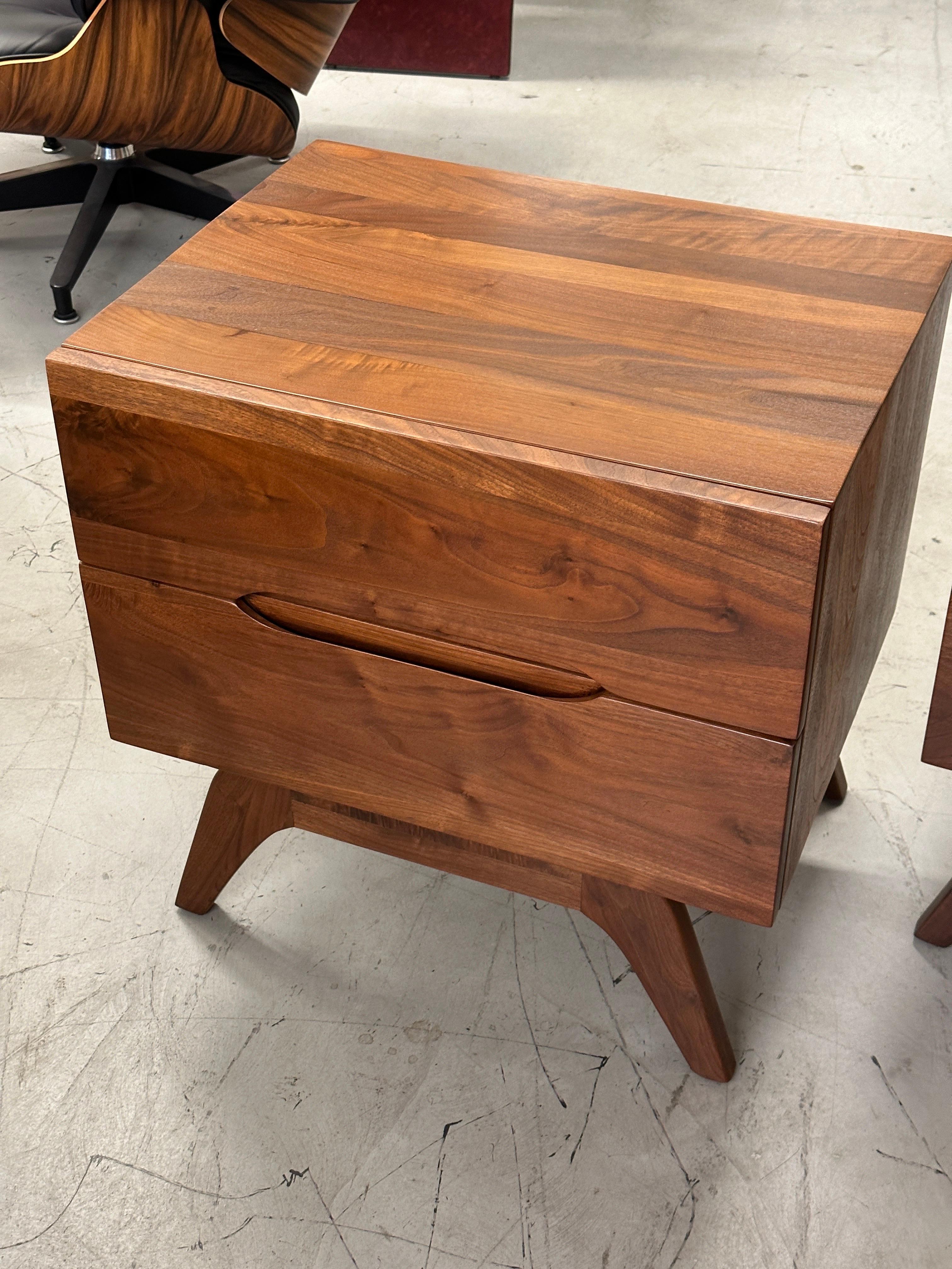 Pair of Vintage Walnut Nightstands In Good Condition In Palm Springs, CA