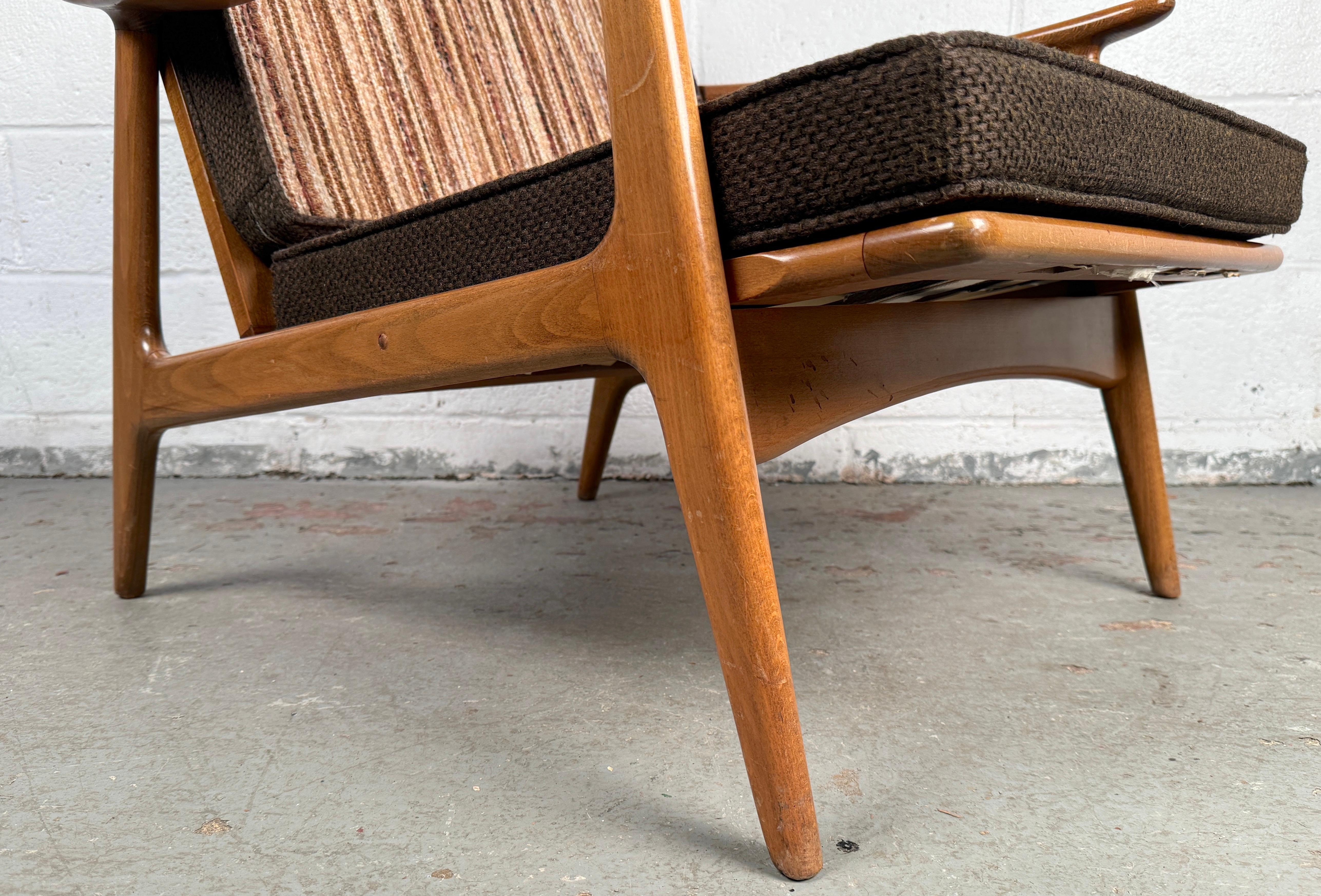 Paar Sessel mit Spindellehne aus Nussbaum im Vintage-Stil im Angebot 7