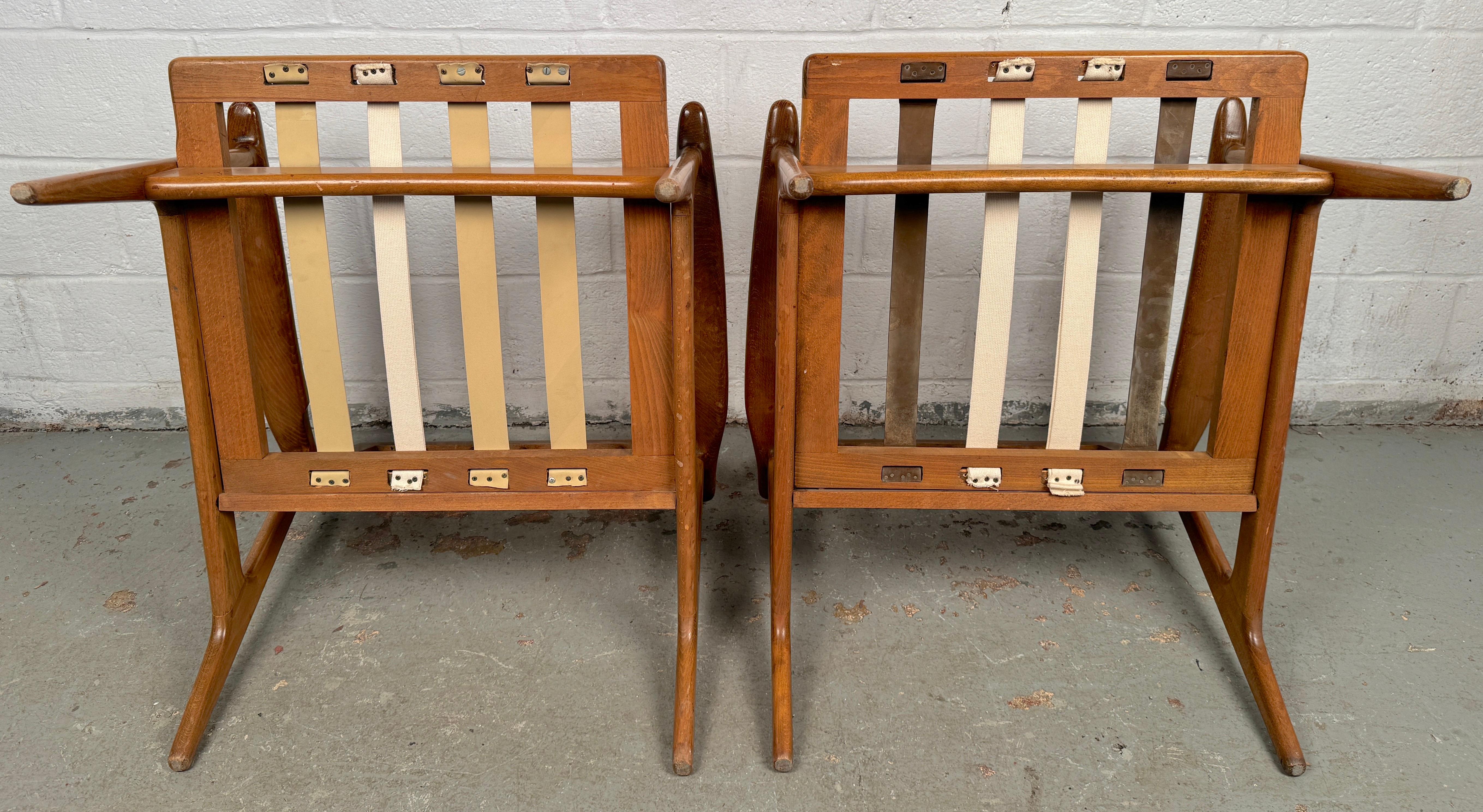 Paar Sessel mit Spindellehne aus Nussbaum im Vintage-Stil im Angebot 11