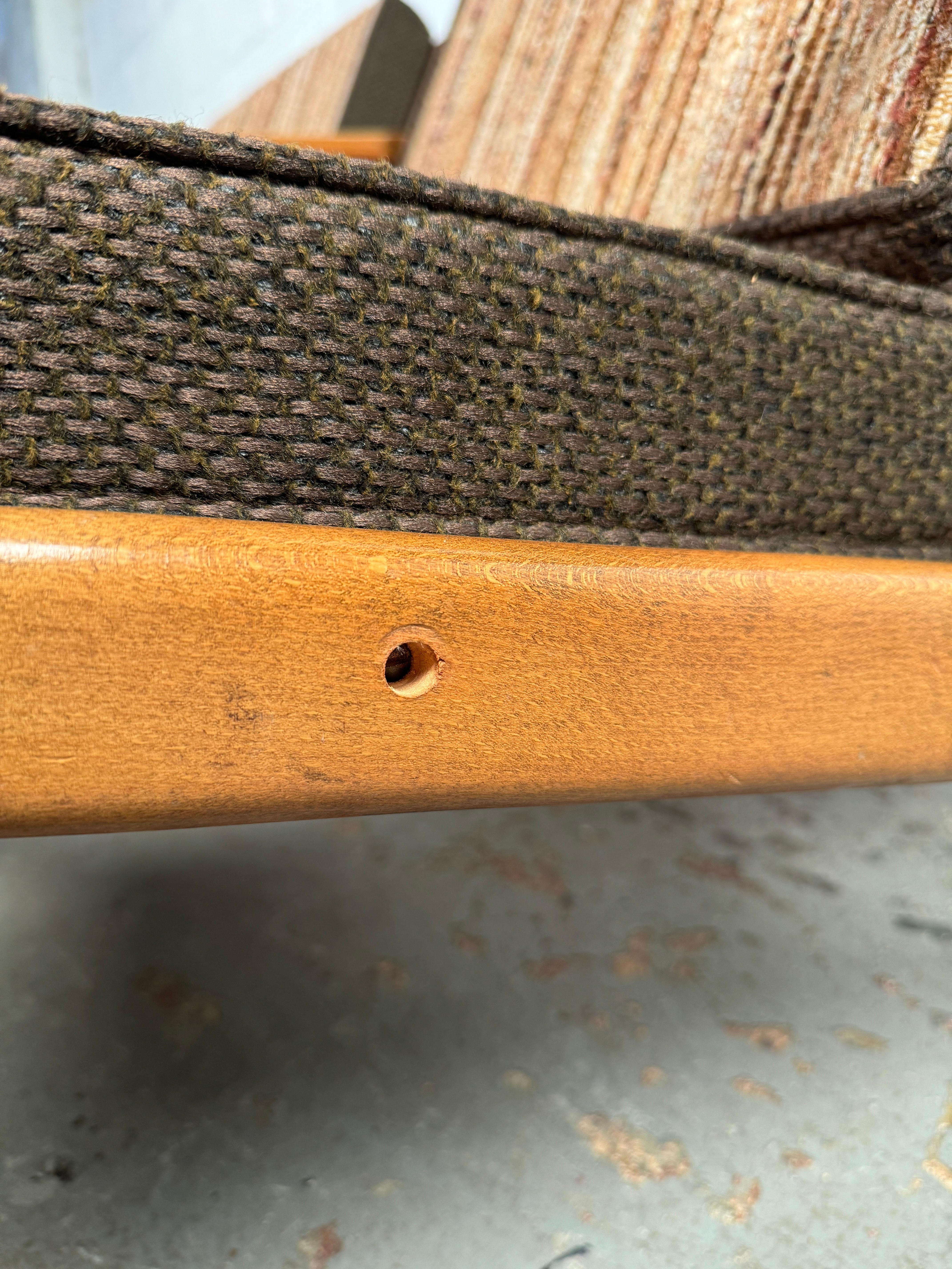 Paar Sessel mit Spindellehne aus Nussbaum im Vintage-Stil im Angebot 3