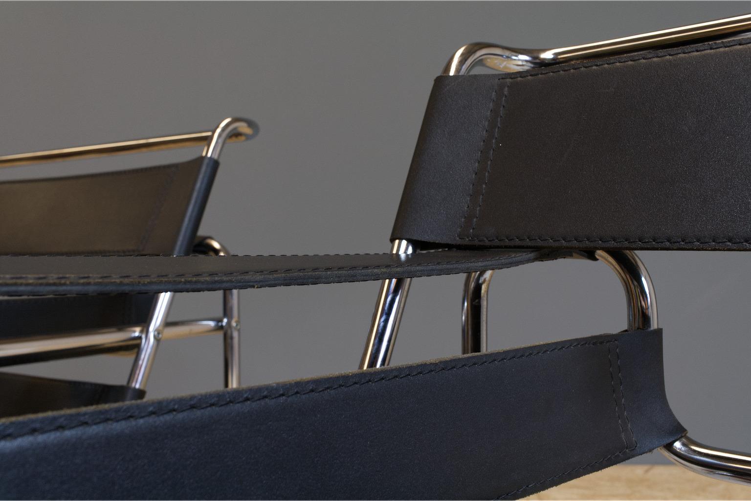 Mid-Century Modern Pair of Vintage Wassily B3 Black Leather and Chrome Chairs Marcel Breuer