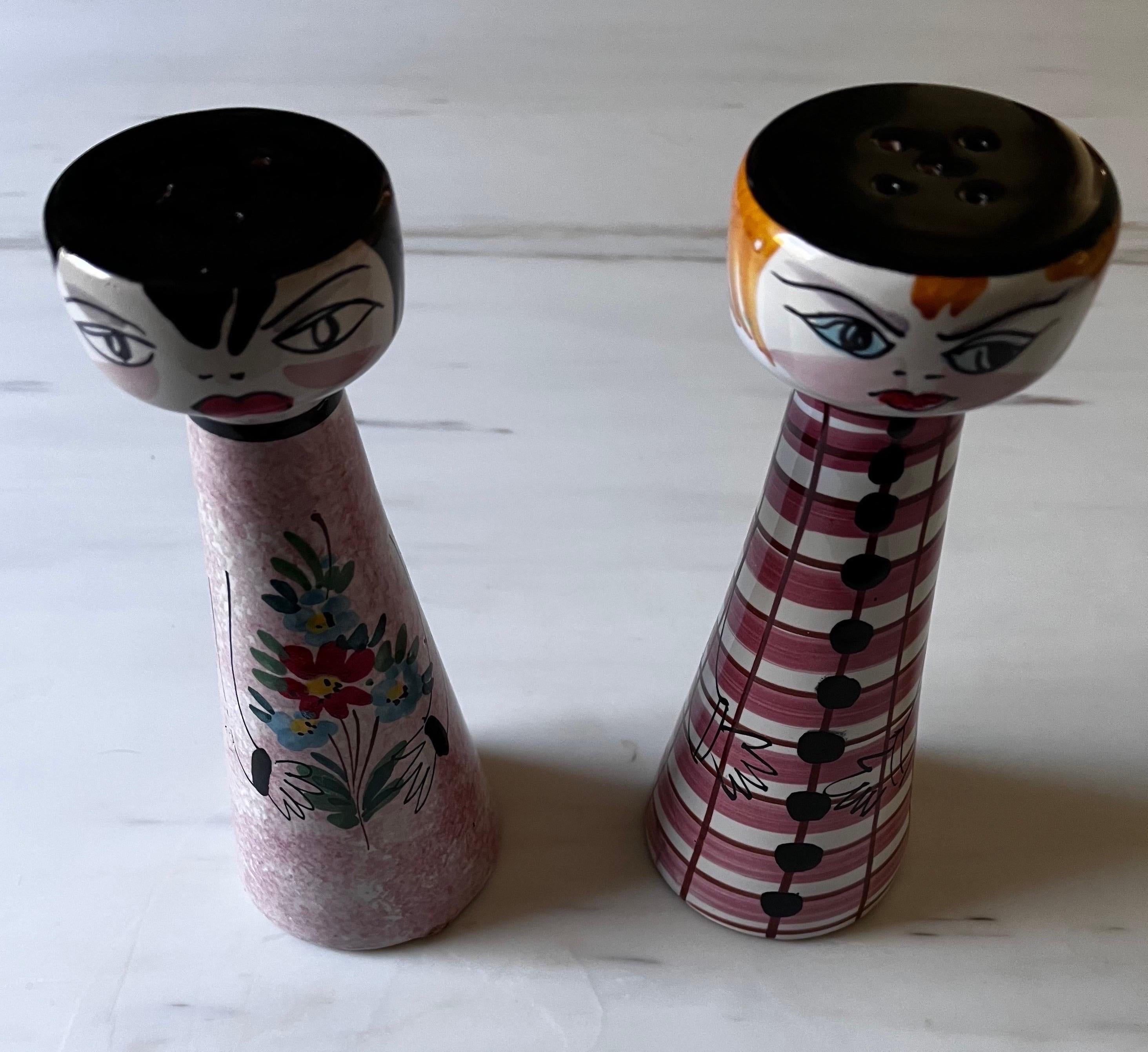Pair of Vintage Whimsical Italian Ceramic Salt and Pepper Shakers.
Small chip on the bottom on one of the shakers - not visible when standing up.

These will add some interest to any dinner party.