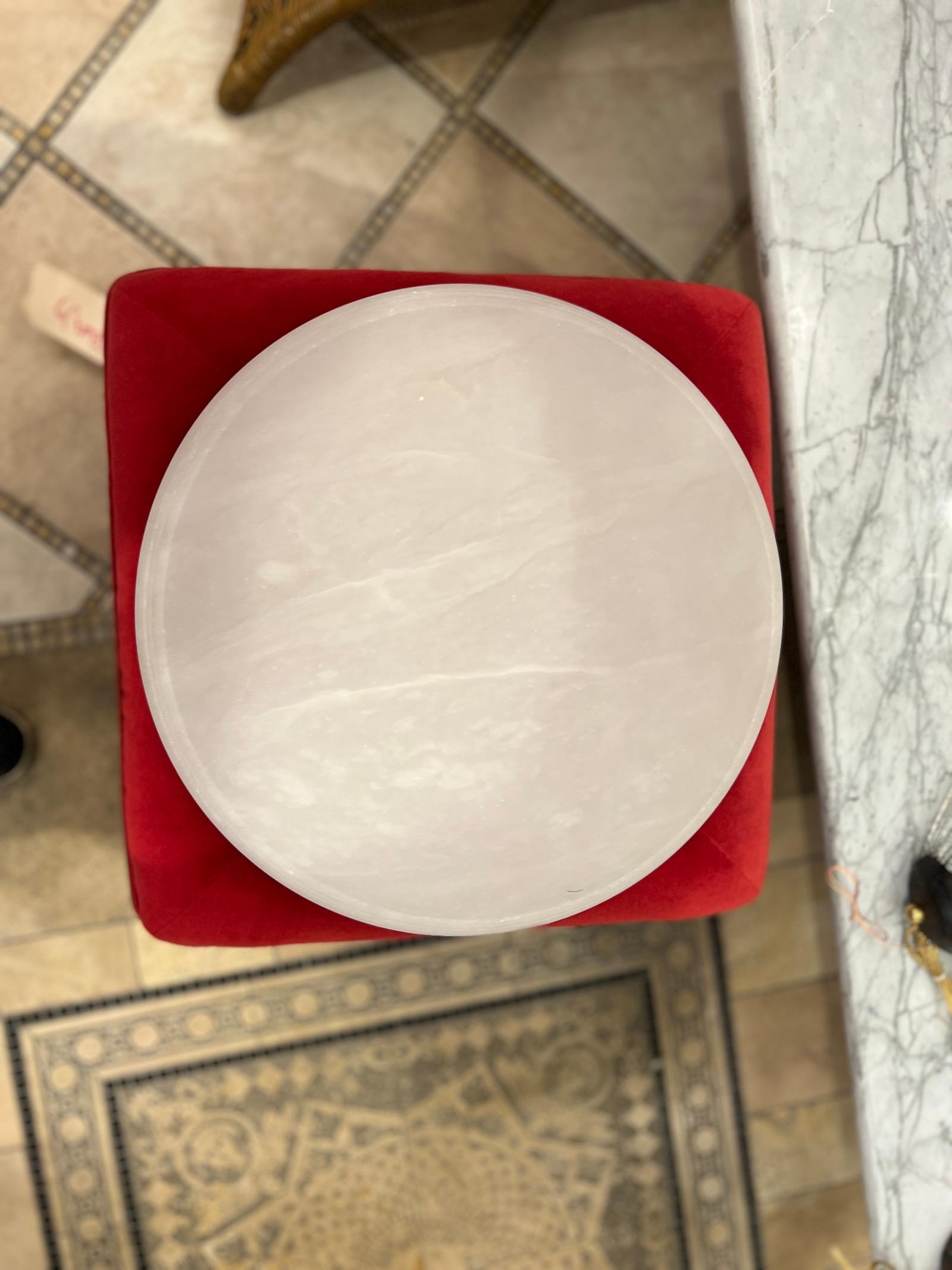 Metà XX secolo Coppia di apparecchi vintage in alabastro bianco, venduti singolarmente in vendita