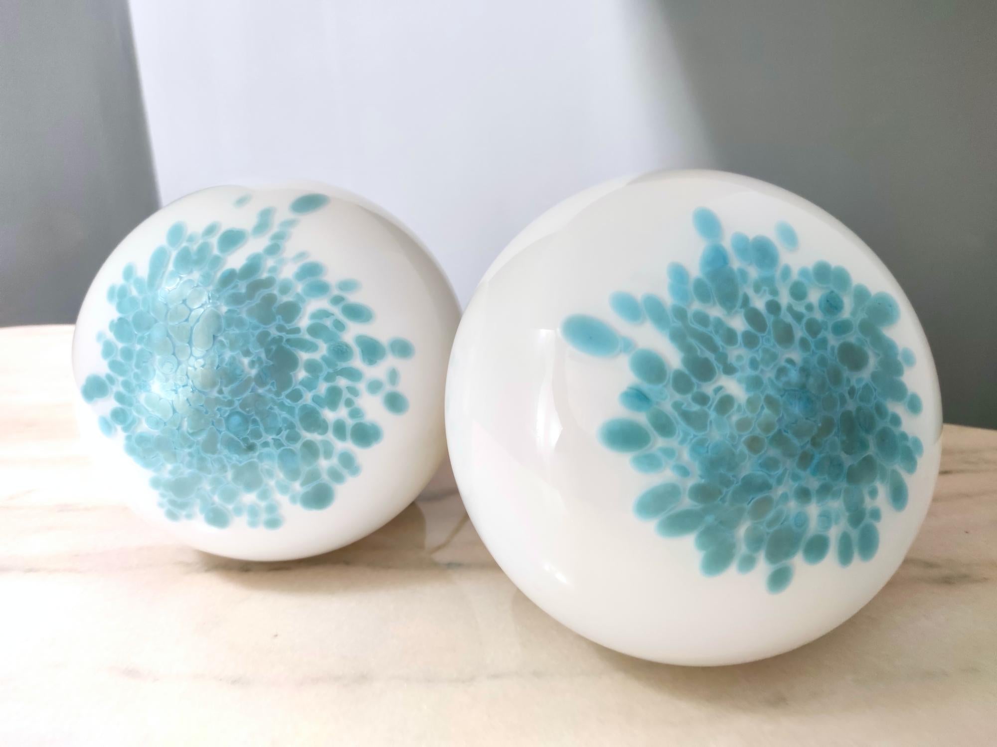 Pair of White and Cyan Murano Glass Table Lamps, Italy In Excellent Condition For Sale In Bresso, Lombardy