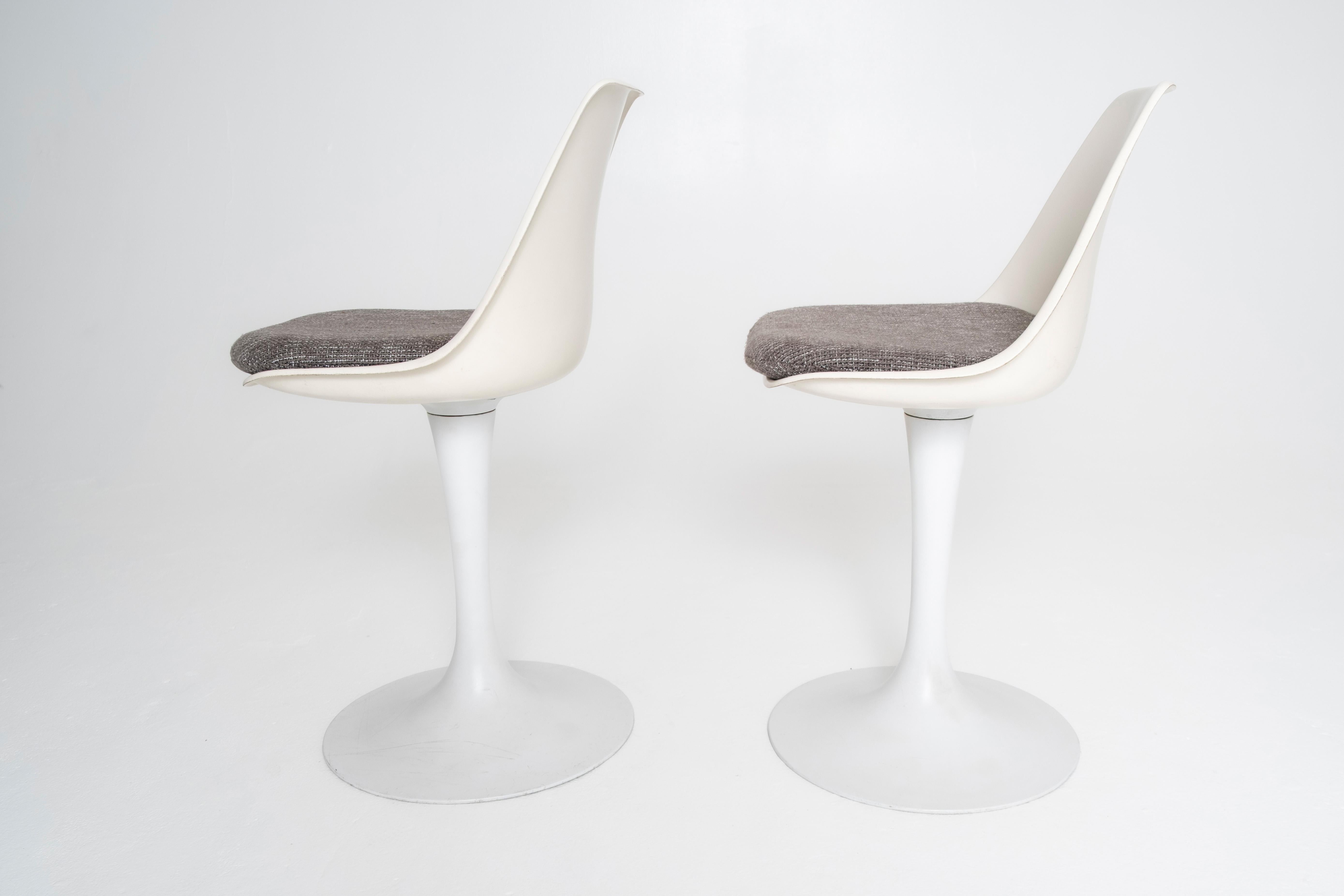 Pair of Vintage White Counter-Height Tulip Chairs by Burke Inc., 1960s For Sale 5