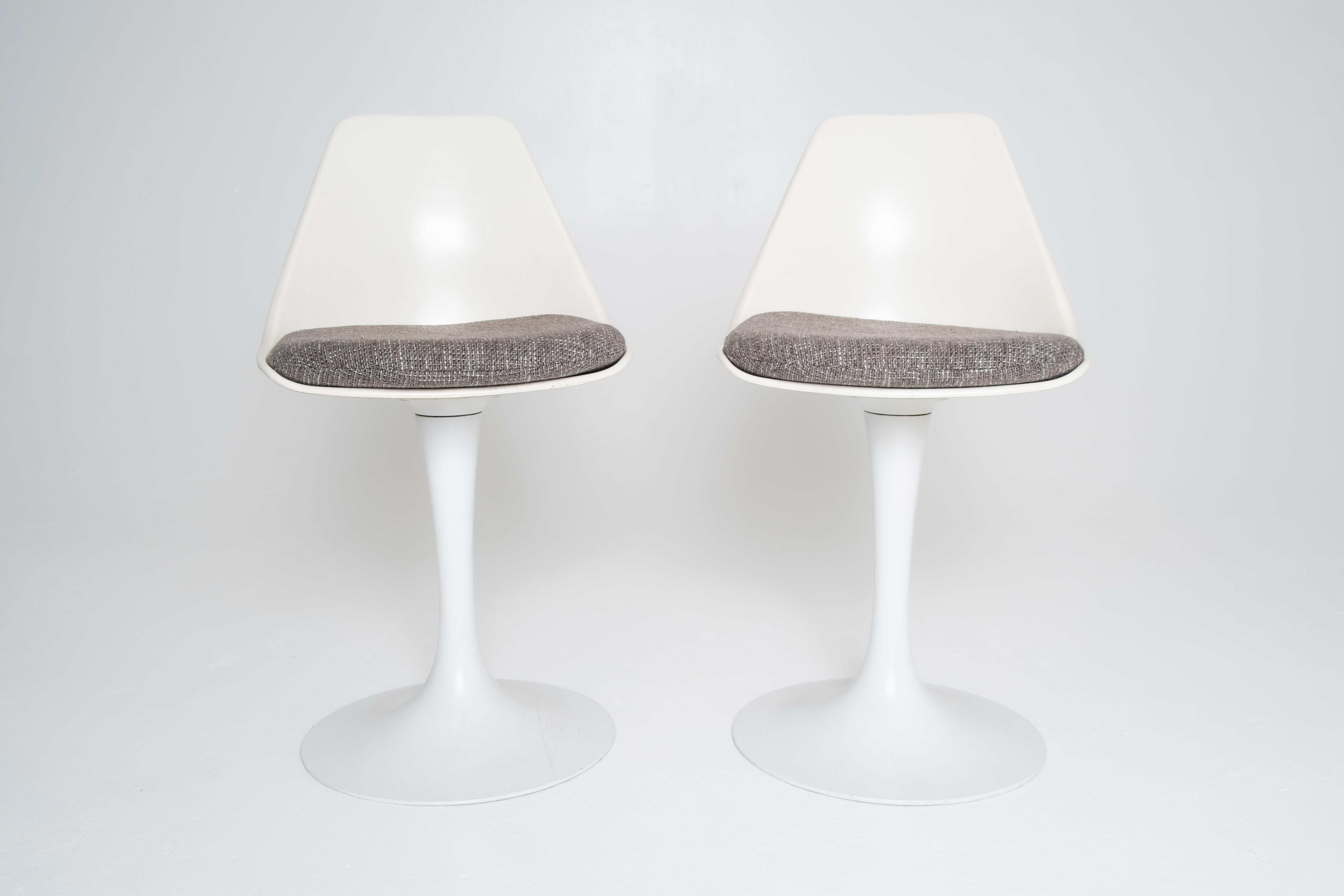 Mid-20th Century Pair of Vintage White Counter-Height Tulip Chairs by Burke Inc., 1960s For Sale