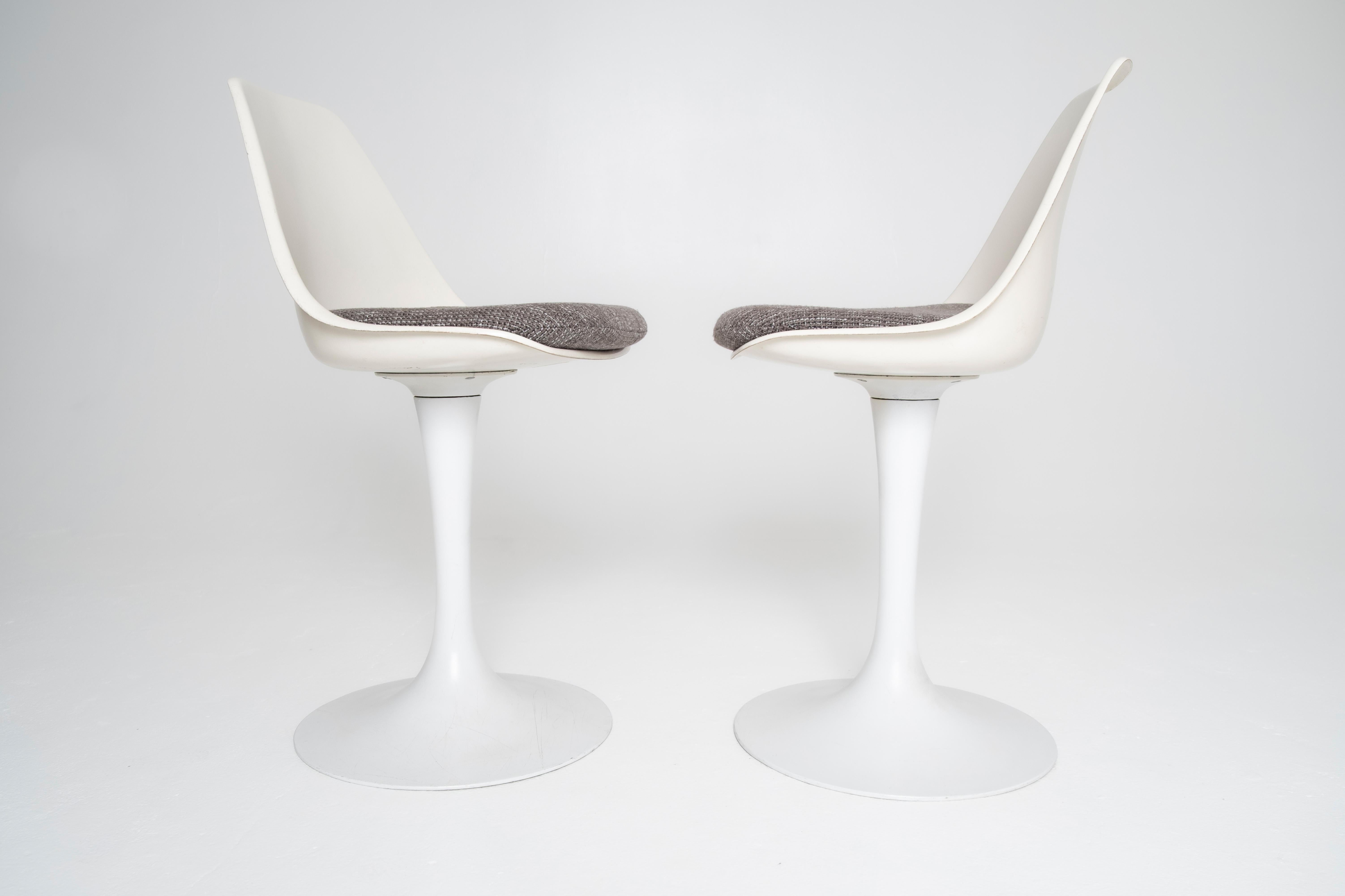 Pair of Vintage White Counter-Height Tulip Chairs by Burke Inc., 1960s For Sale 2