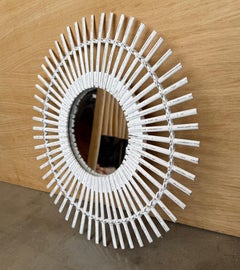 Ein Paar Vintage-Spiegel aus weißem Metall im Sunburst-Design mit Used-Optik