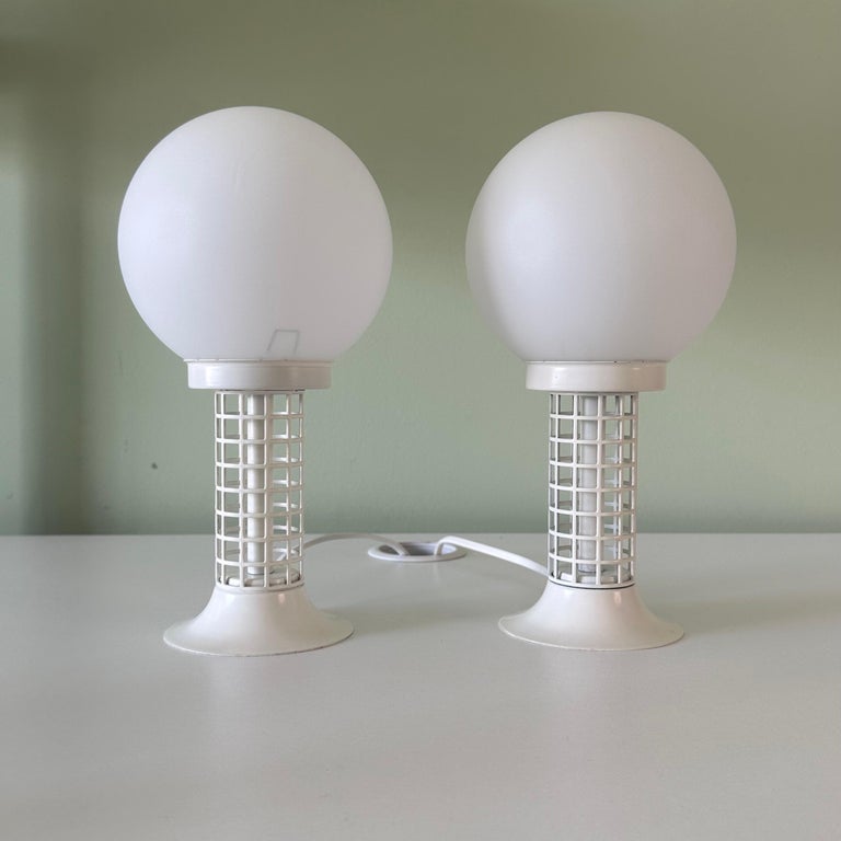 Pair of Vintage White Modernist Globe Table Lamps For Sale at 1stDibs