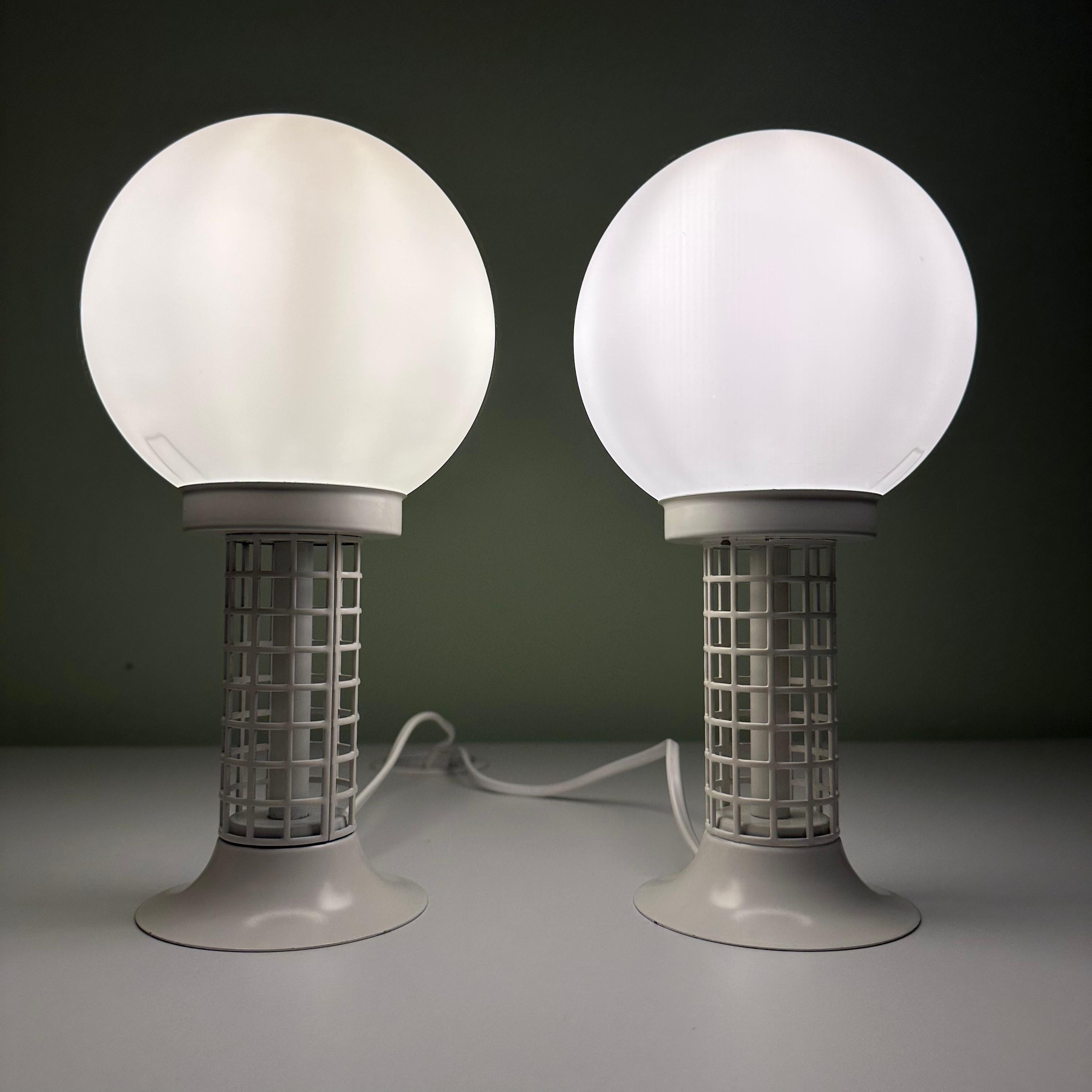 Dutch Pair of Vintage White Modernist Globe Table Lamps For Sale