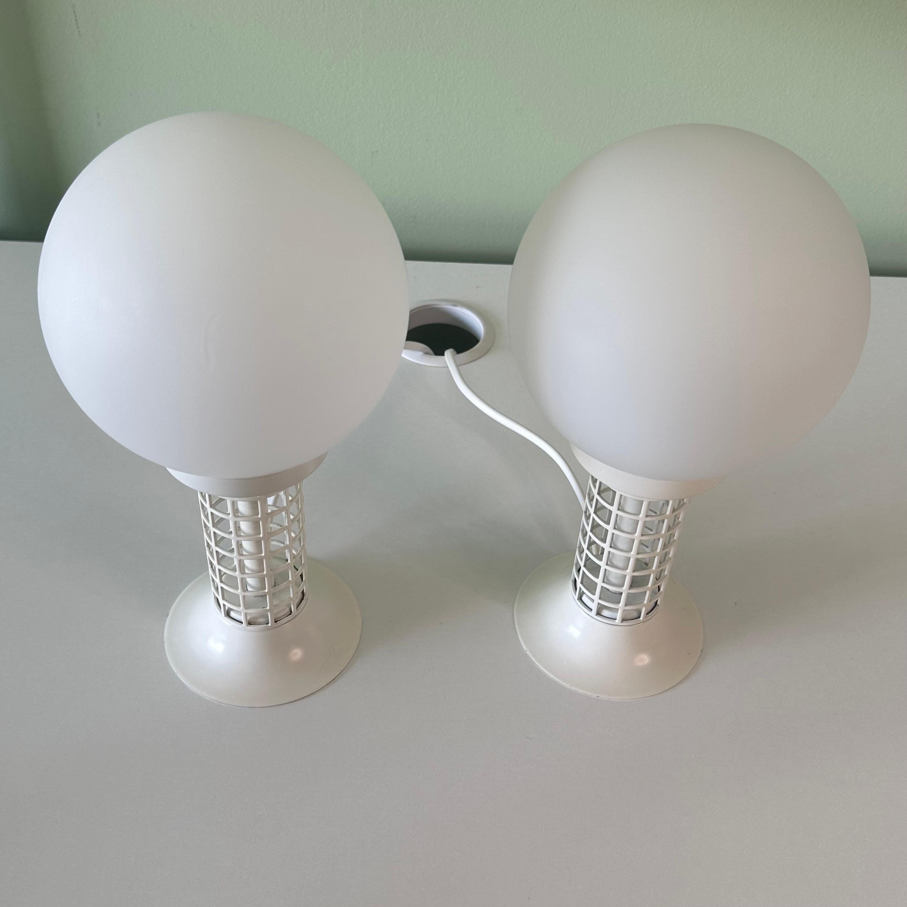 Metal Pair of Vintage White Modernist Globe Table Lamps For Sale