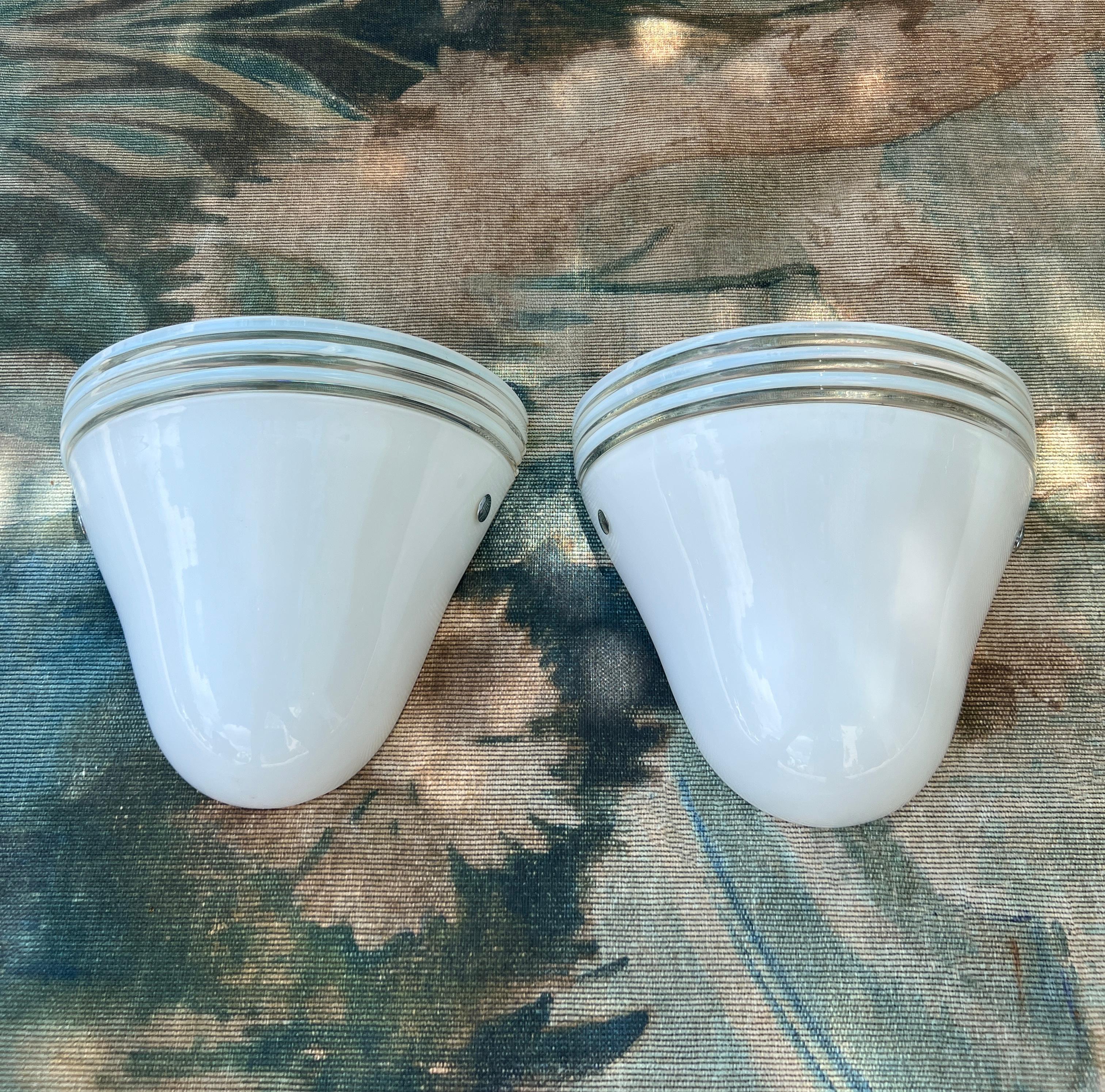 Italian Pair of Mid-Century Modern White Murano Glass Sconces by Leucos, c. 1970s For Sale