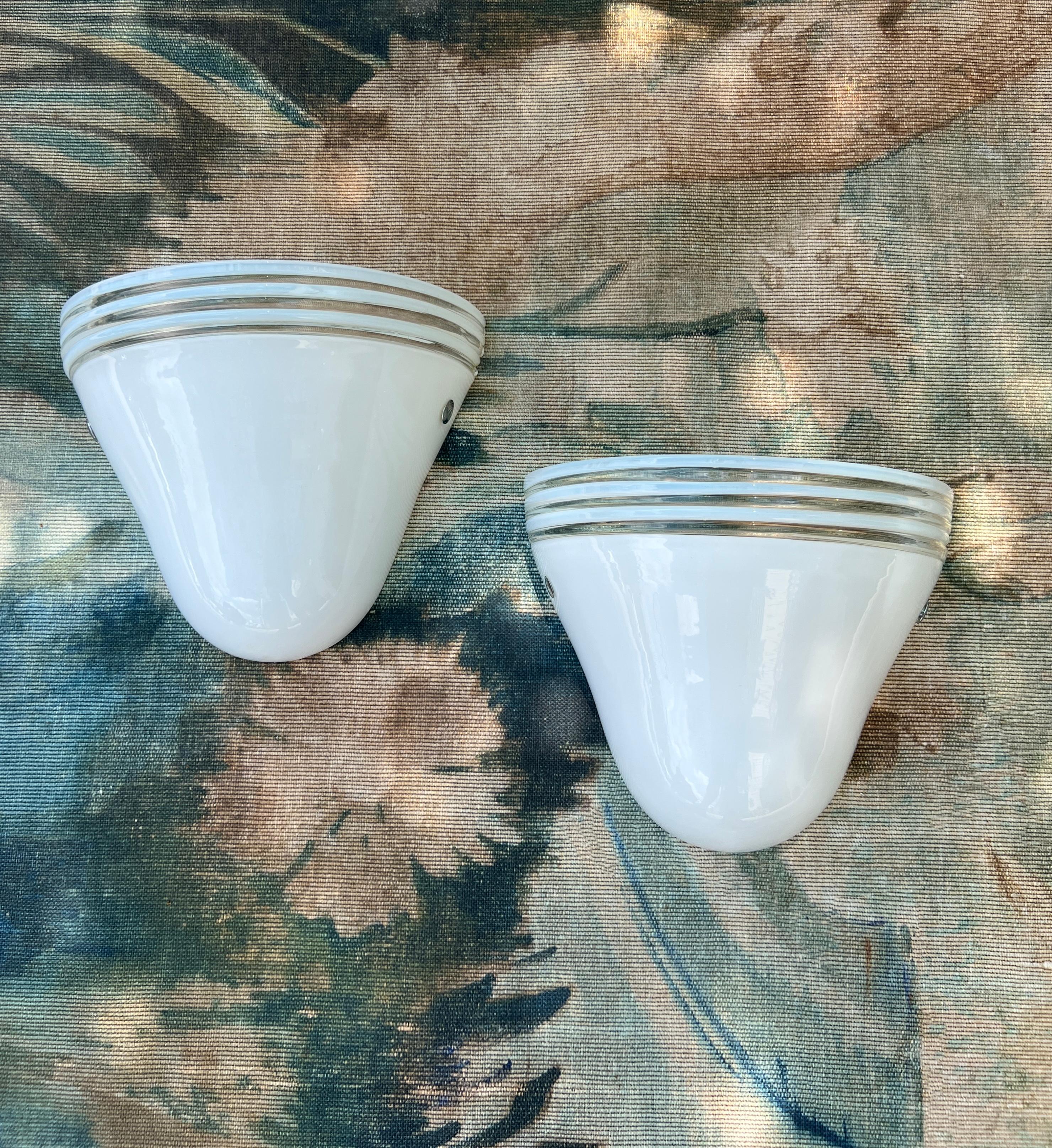 Pair of Mid-Century Modern White Murano Glass Sconces by Leucos, c. 1970s For Sale 2