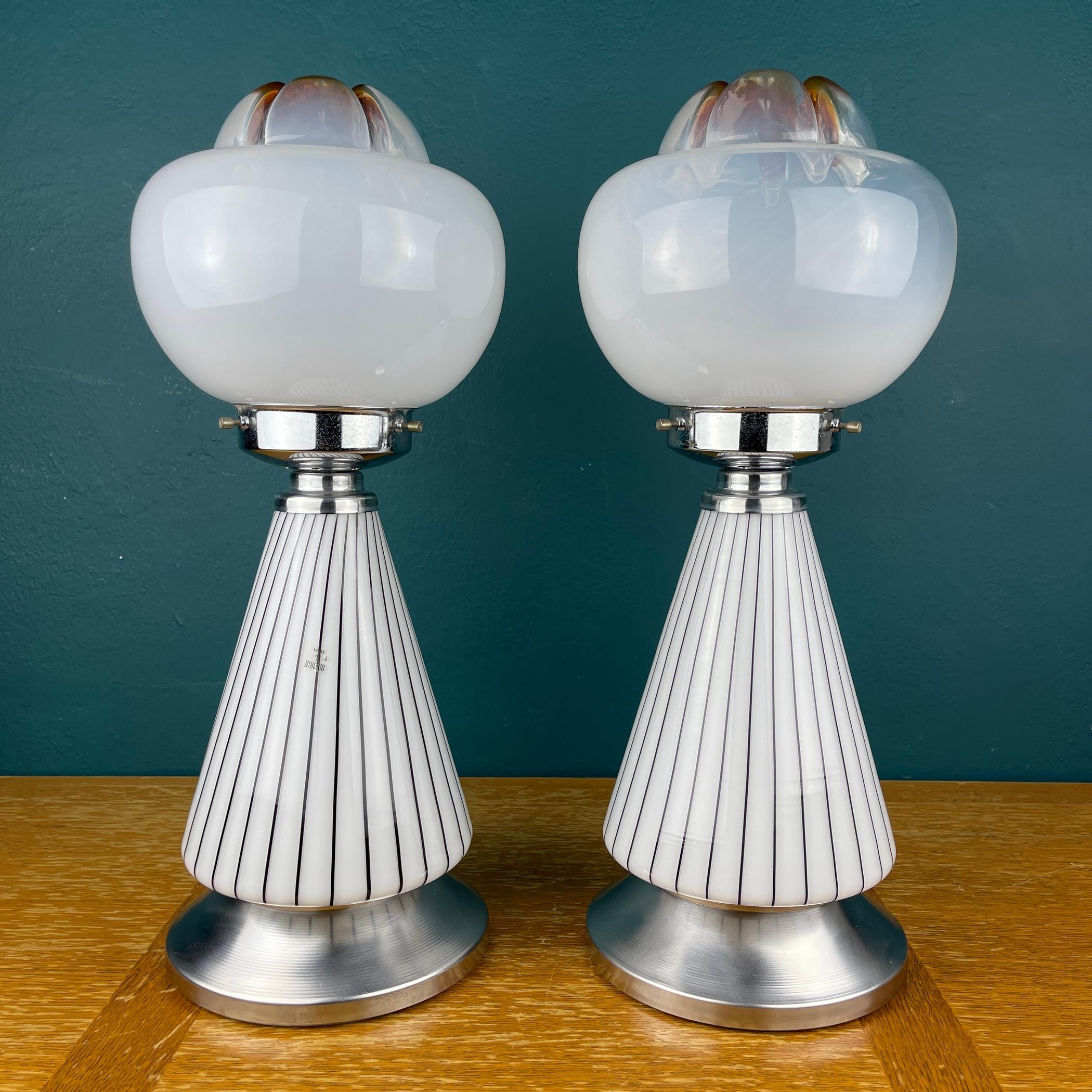 Pair of Vintage White Murano Table Lamps Vetri Murano 004, Italy, 1970s In Good Condition In Miklavž Pri Taboru, SI