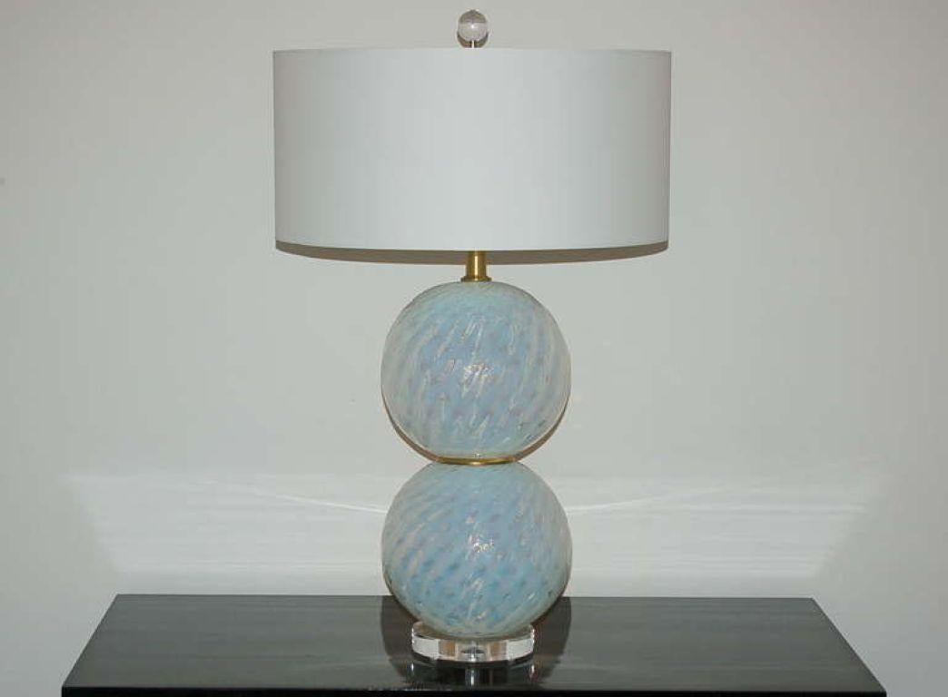 20ième siècle Paire de lampes Ball and Ball en verre Murano opalin blanc Vintage en vente