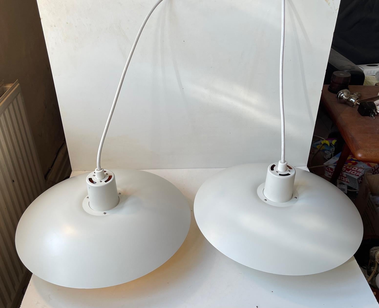 Metal Pair of Vintage White PH4 / 3 Pendant Lamps by Poul Henningsen for Louis Poulsen For Sale