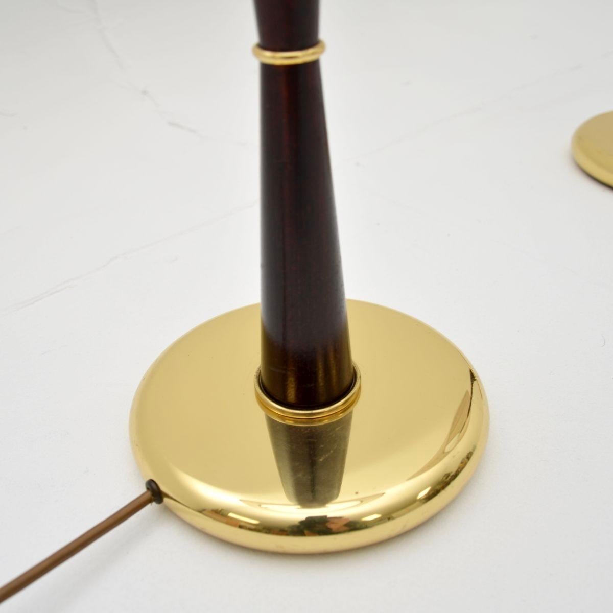 Fin du 20e siècle Paire de lampes de bureau vintage en bois et laiton en vente