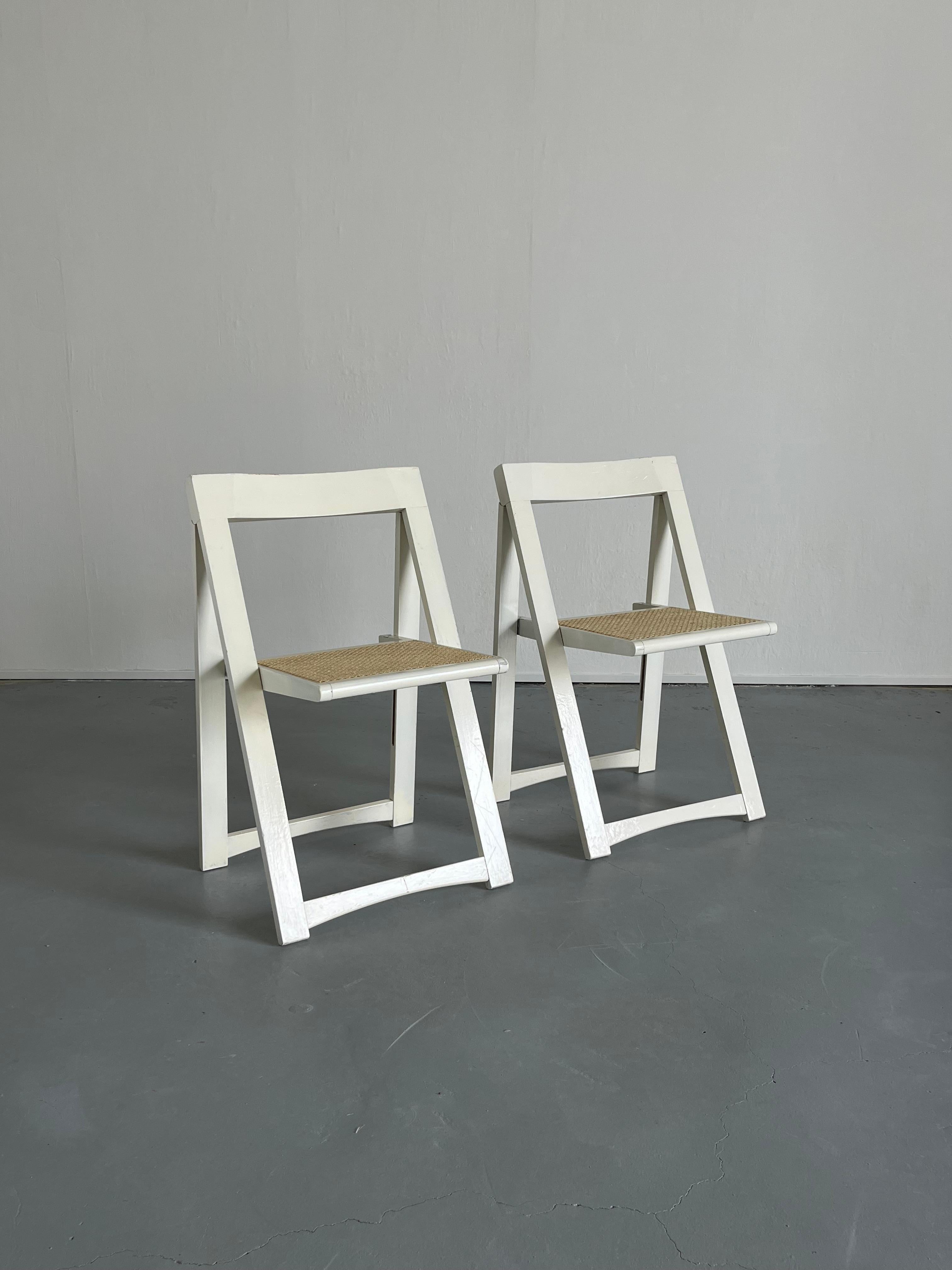 Mid-Century Modern Pair of Vintage Wood and Cane Foldable Chairs in the Style of Aldo Jacober