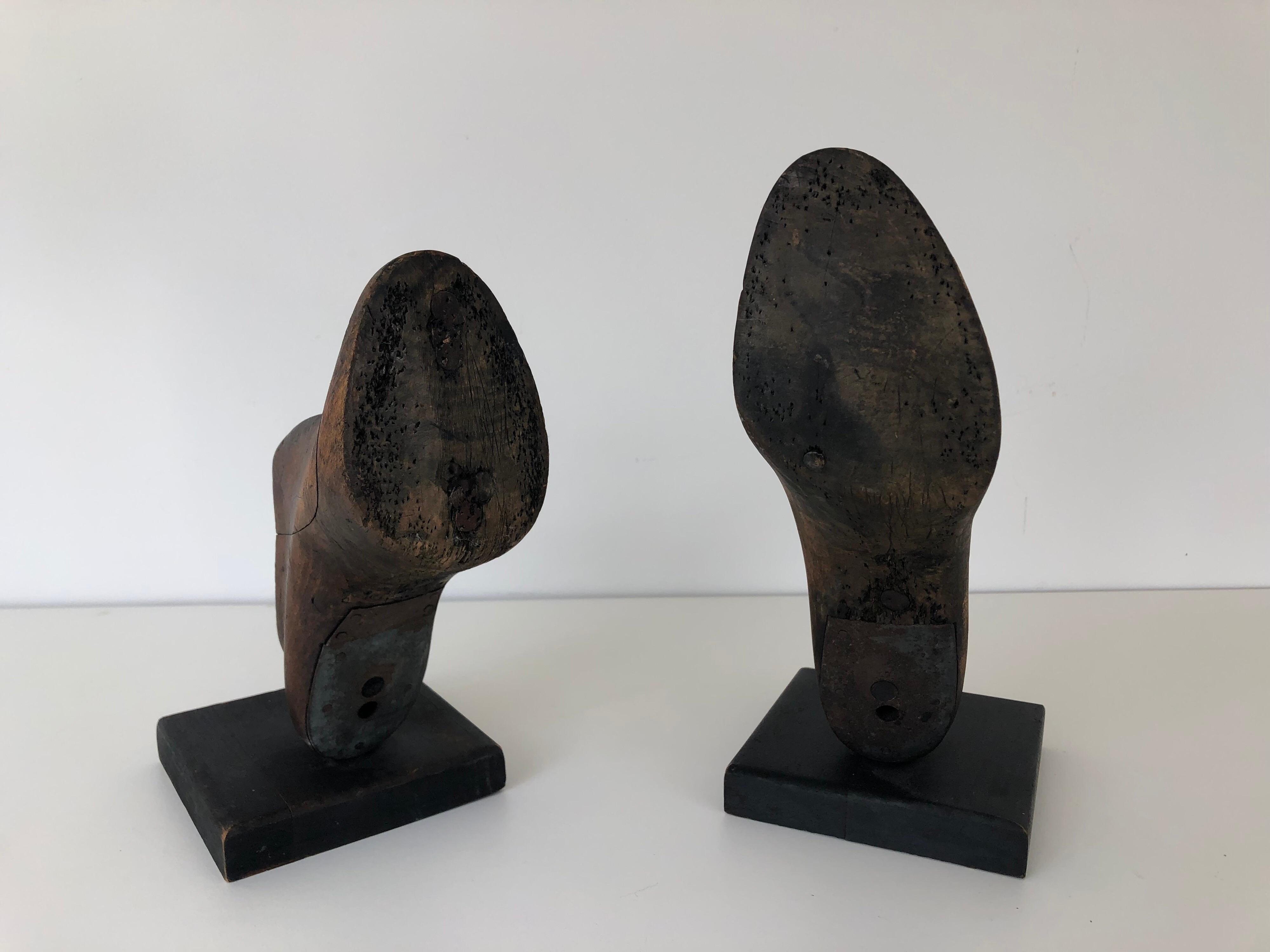 Pair of Vintage Wood Shoe Mold Bookends In Excellent Condition For Sale In Stockton, NJ