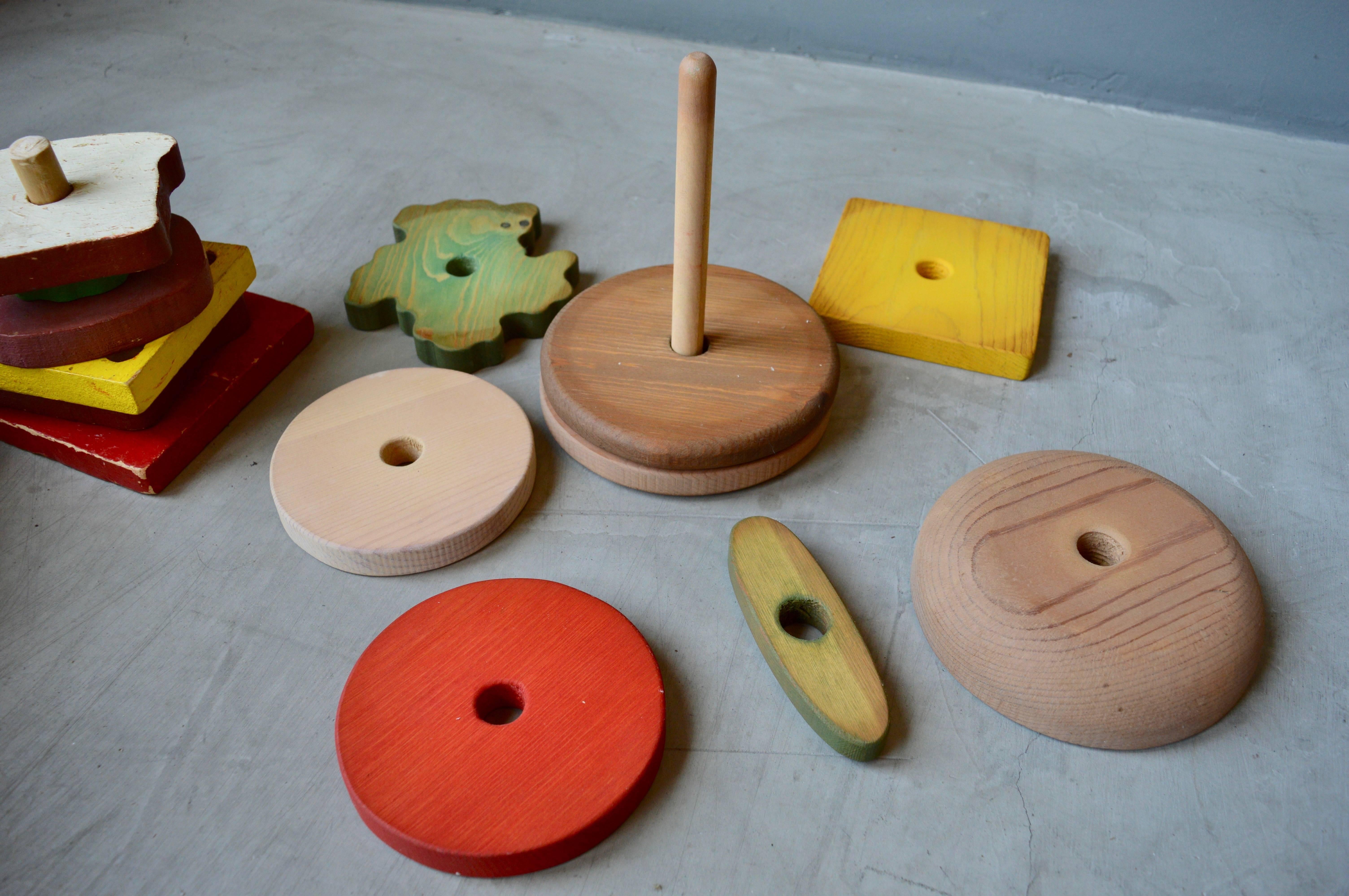 Pair of Vintage Wood Stacking Toys In Good Condition In Los Angeles, CA