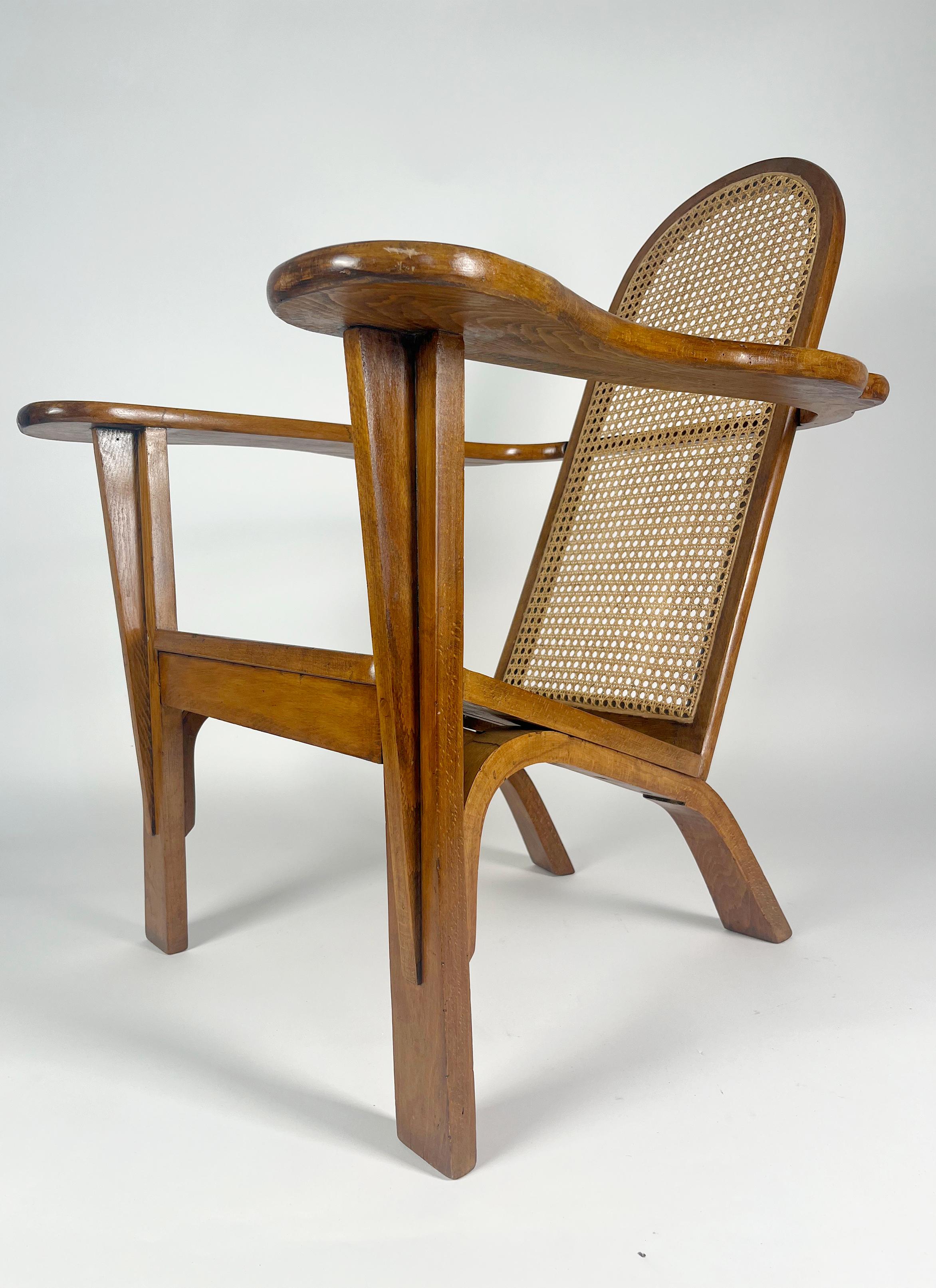 Paire de fauteuils vintage en bois avec détails en rotin, années 50 Bon état - En vente à Barcelona, ES