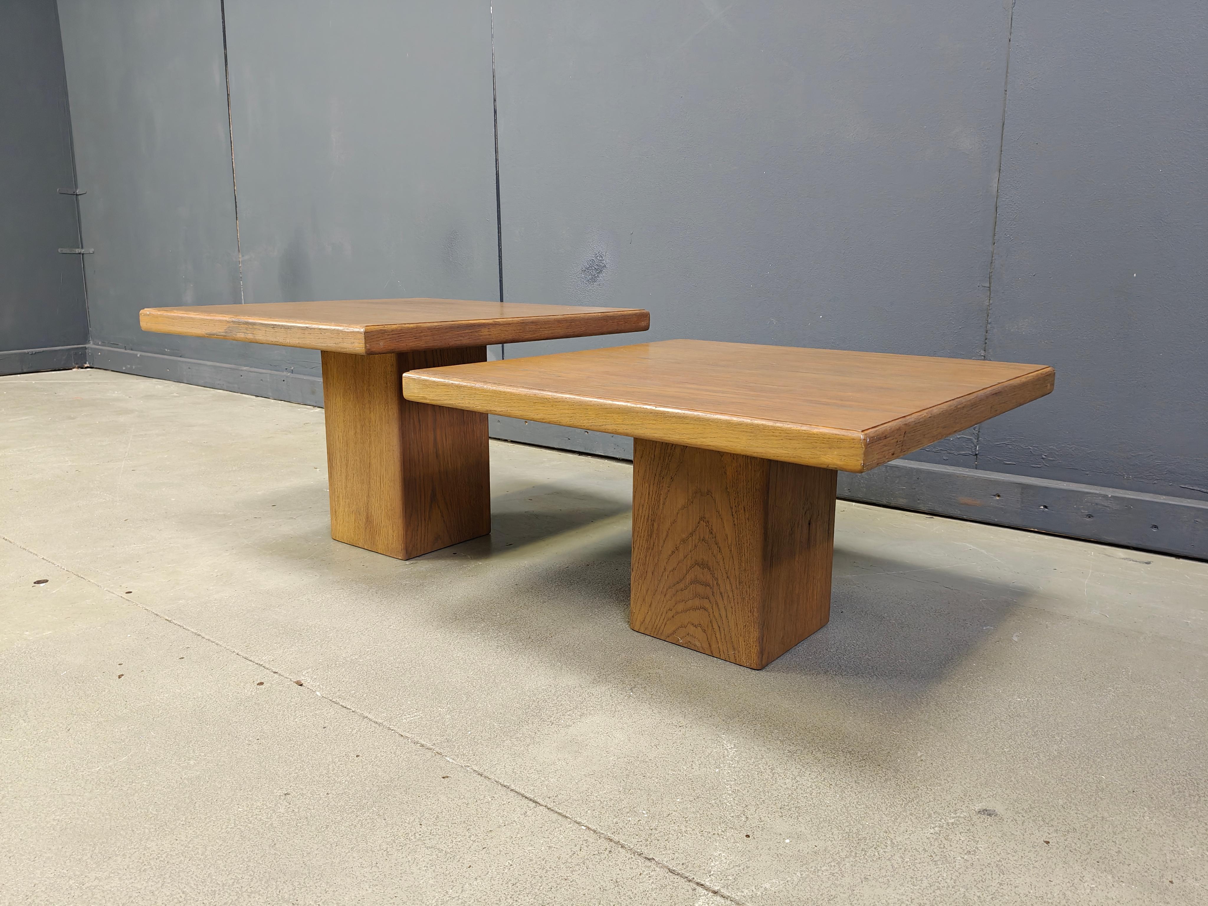 Legno Coppia di tavolini da caffè o da salotto in legno vintage, anni '60 in vendita
