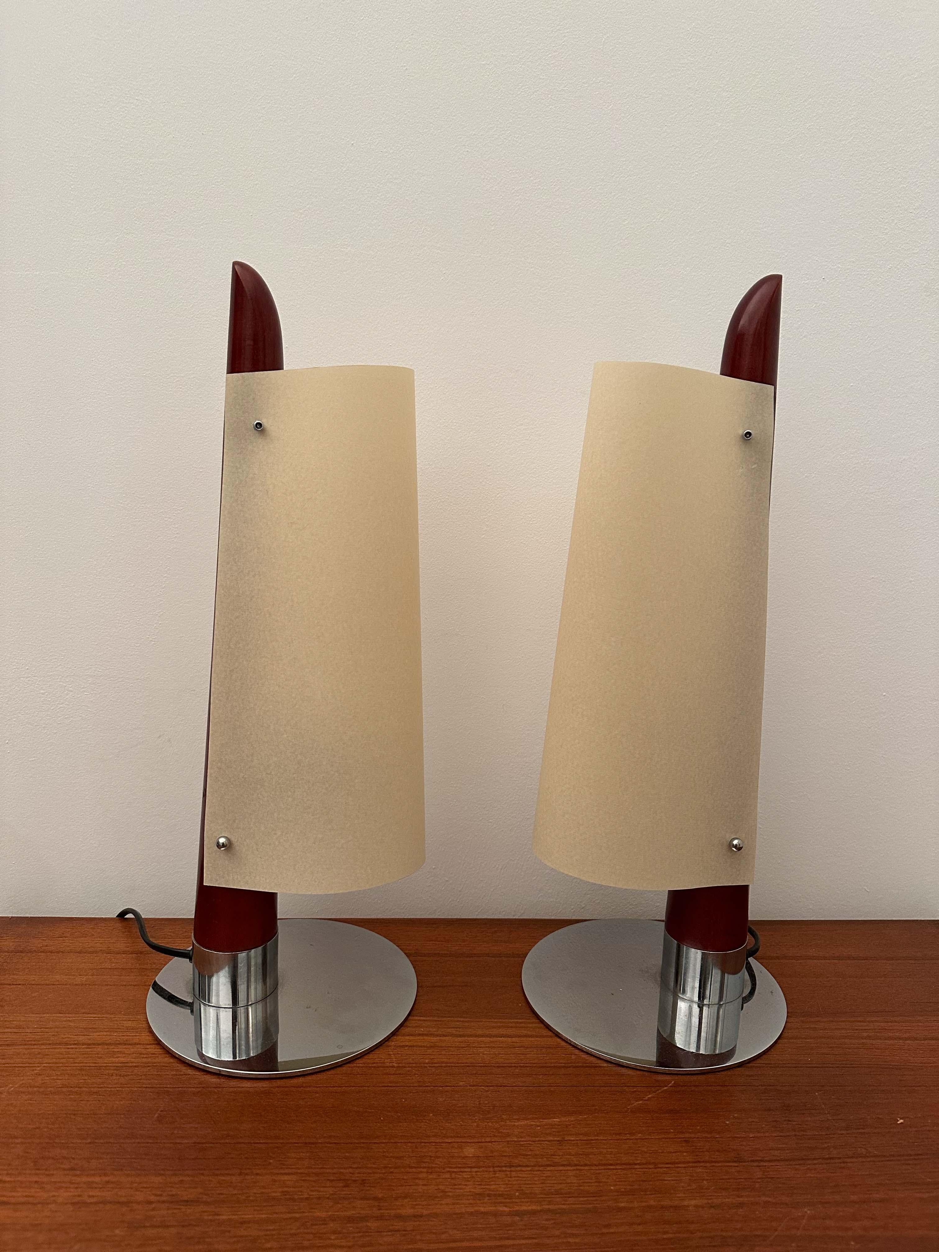 Mid-Century Modern Paire de lampes de table vintage en bois attribuée à Taller Uno, Espagne. en vente
