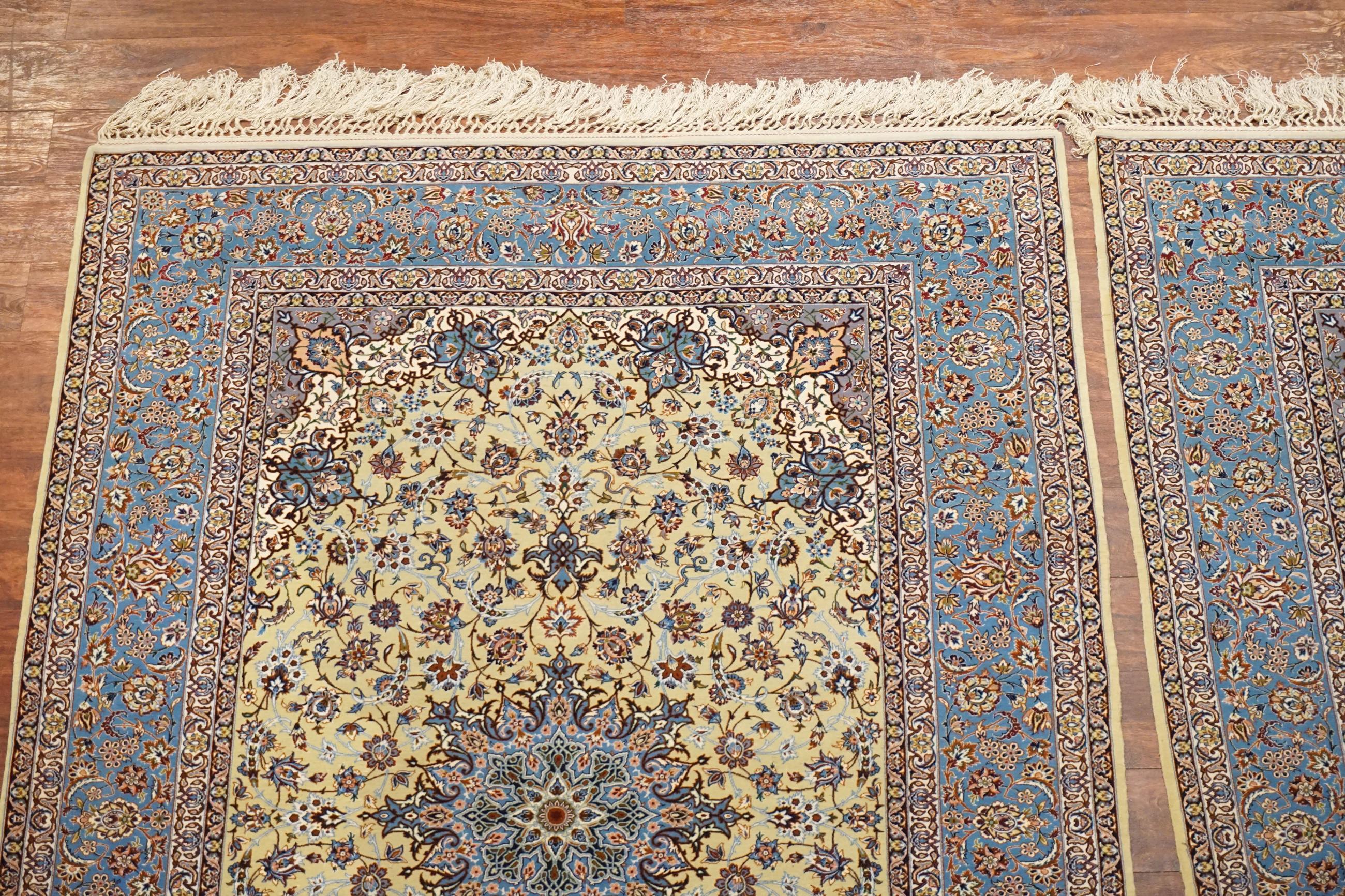 Persiano Coppia di tappeti persiani Isfahan vintage in lana e seta in vendita