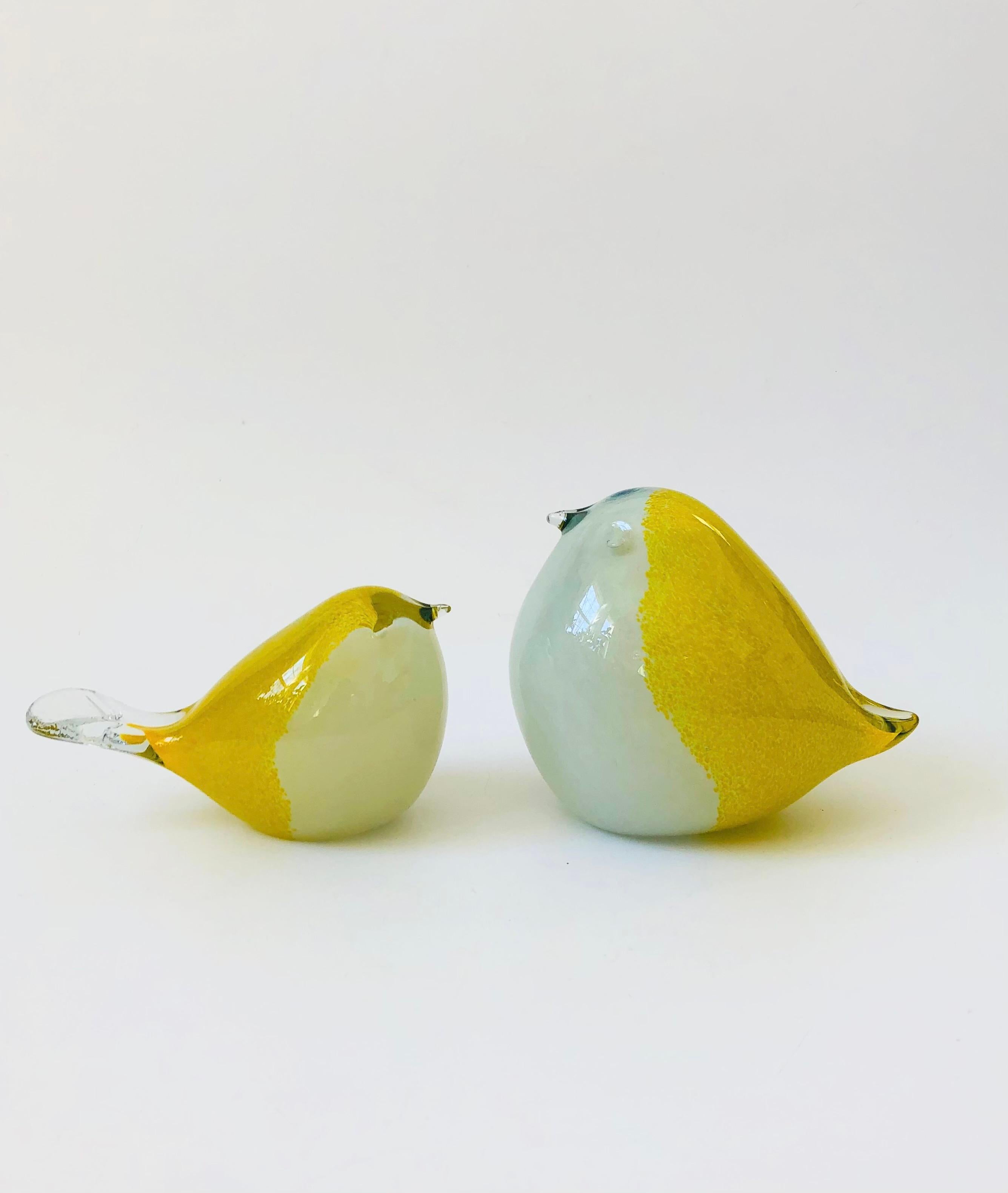 Pair of Vintage Yellow Art Glass Birds For Sale 6