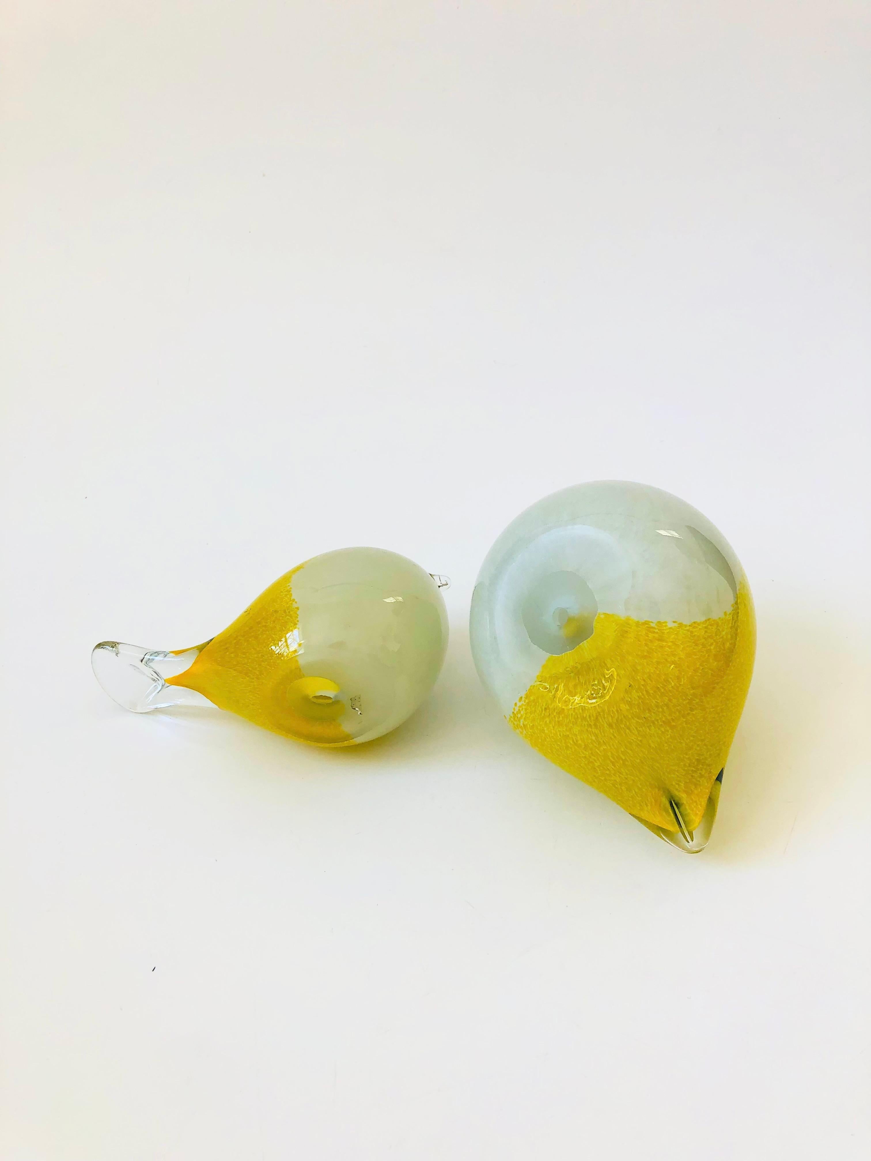 Pair of Vintage Yellow Art Glass Birds For Sale 7