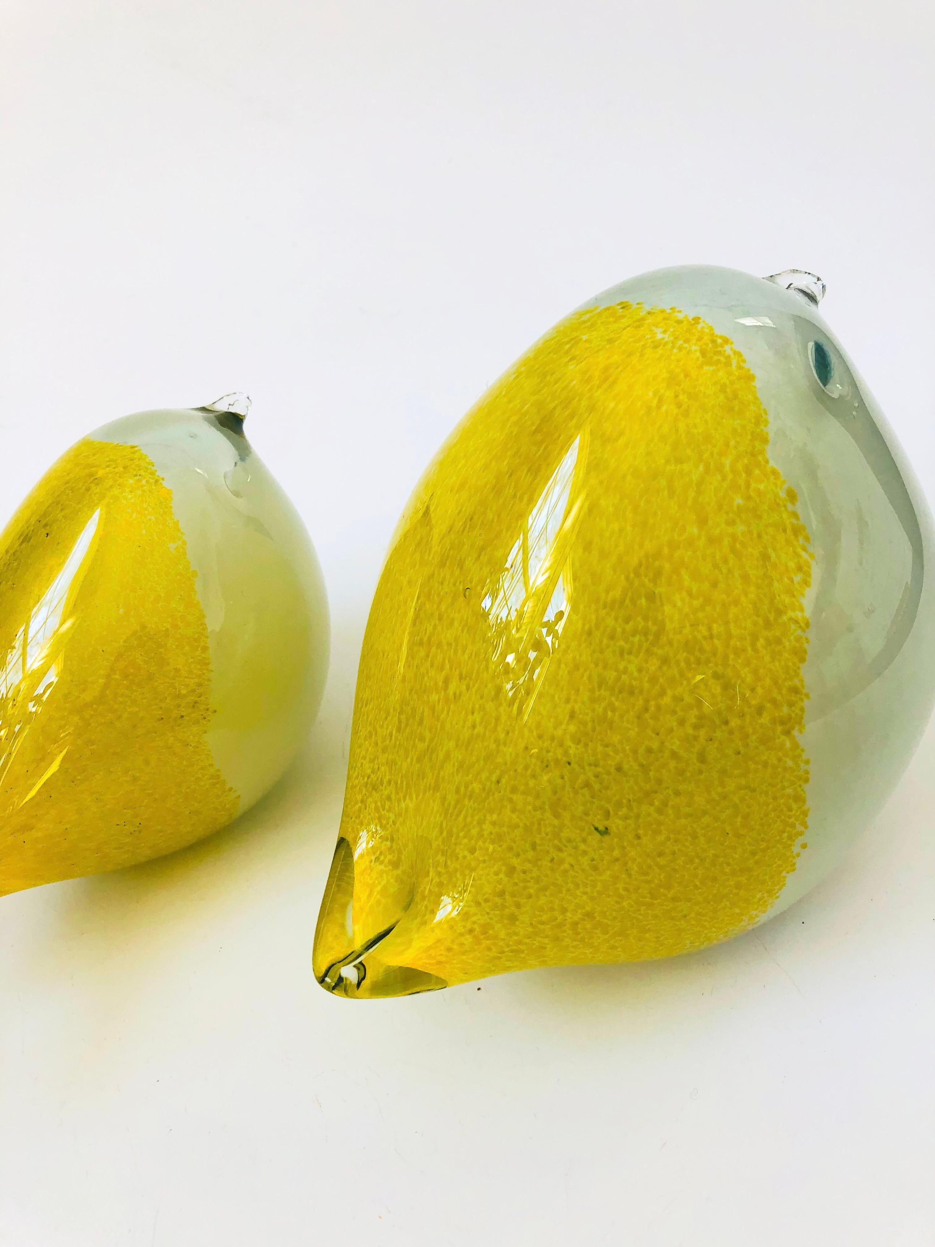 Pair of Vintage Yellow Art Glass Birds For Sale 2