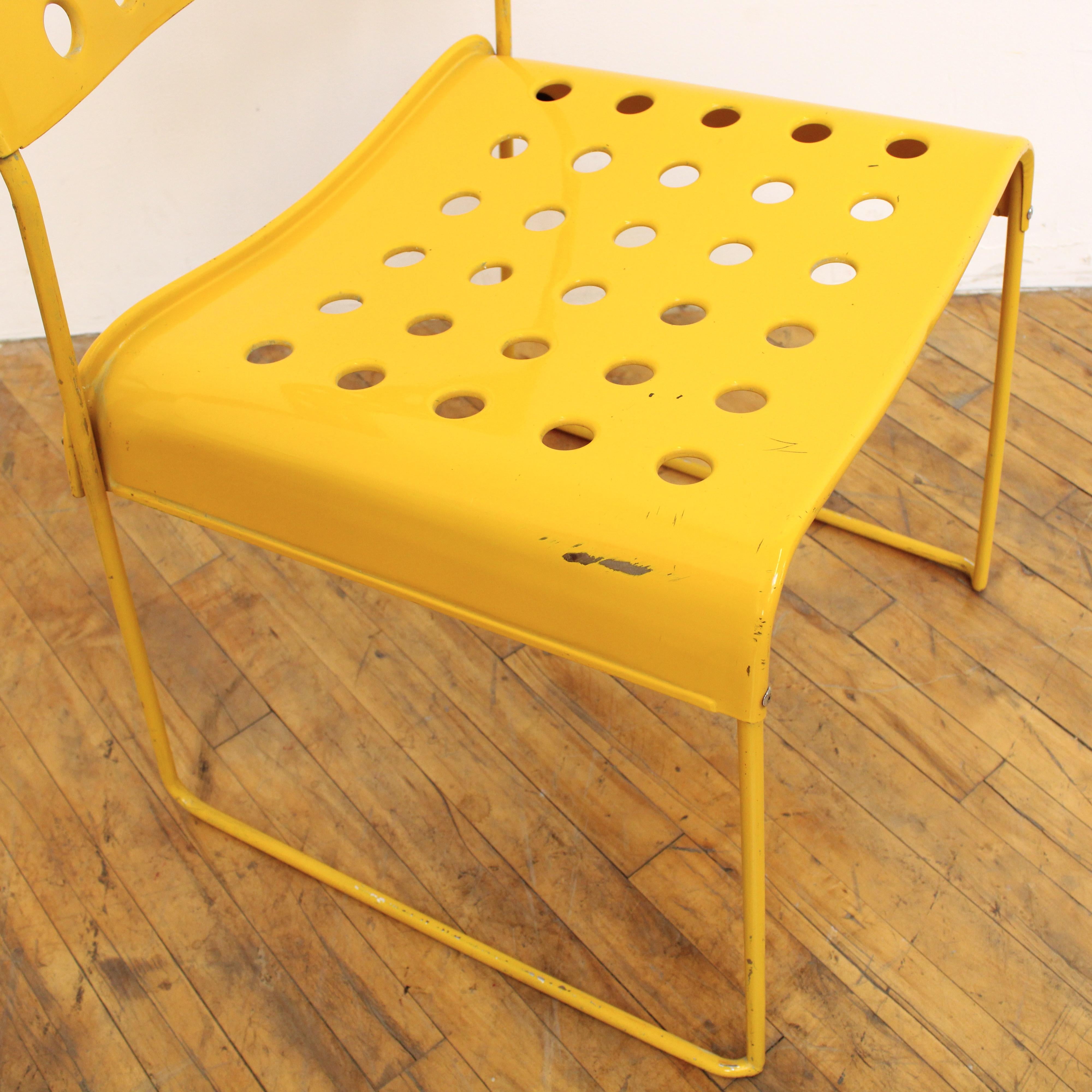 Paar gelbe Vintage Omkstak-Stühle  im Angebot 1