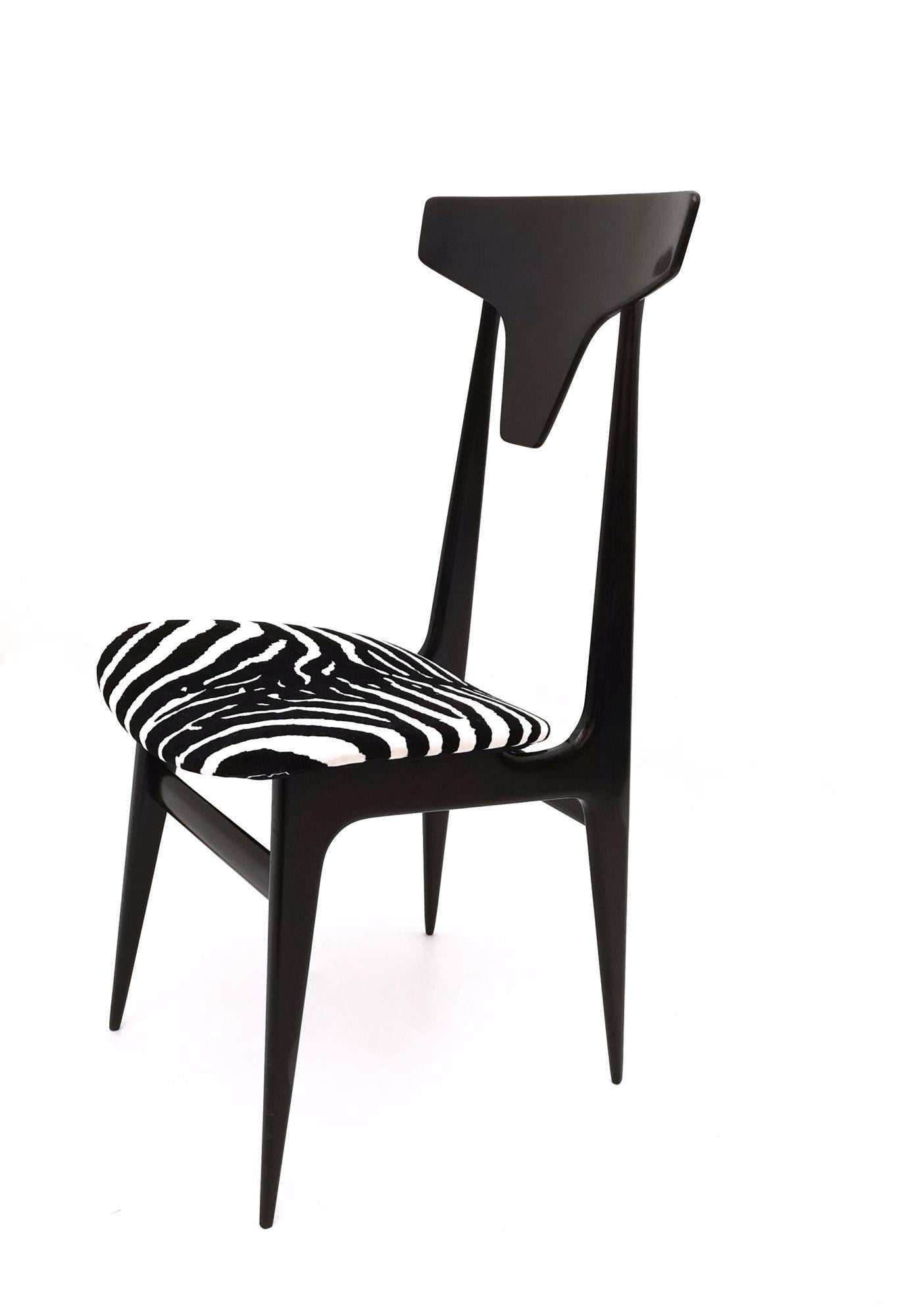 Pair of Vintage Zebra Print Velvet Side Chairs with Ebonized Wood Frame, Italy In Excellent Condition In Bresso, Lombardy