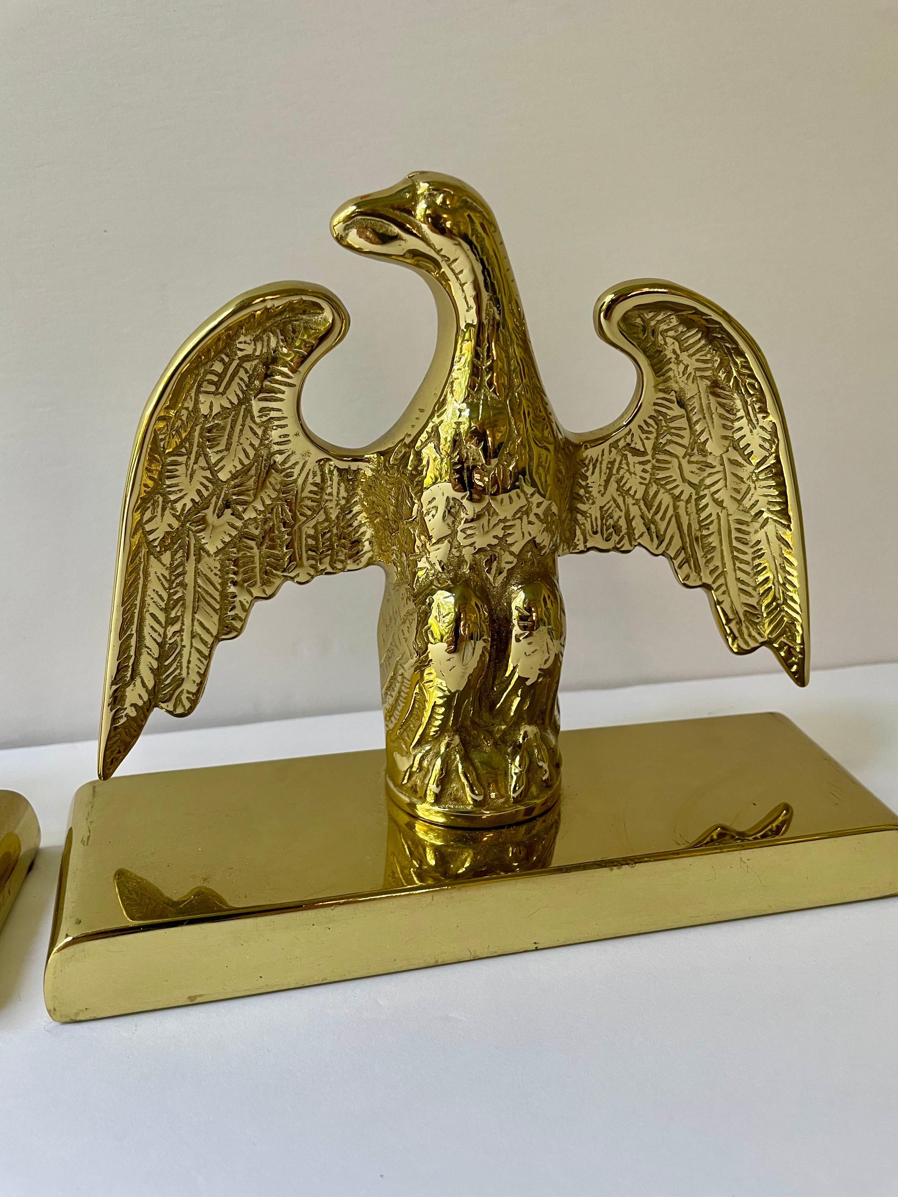 Par de sujetalibros de águila de latón de Virginia Metalcrafters colonial estadounidense en venta