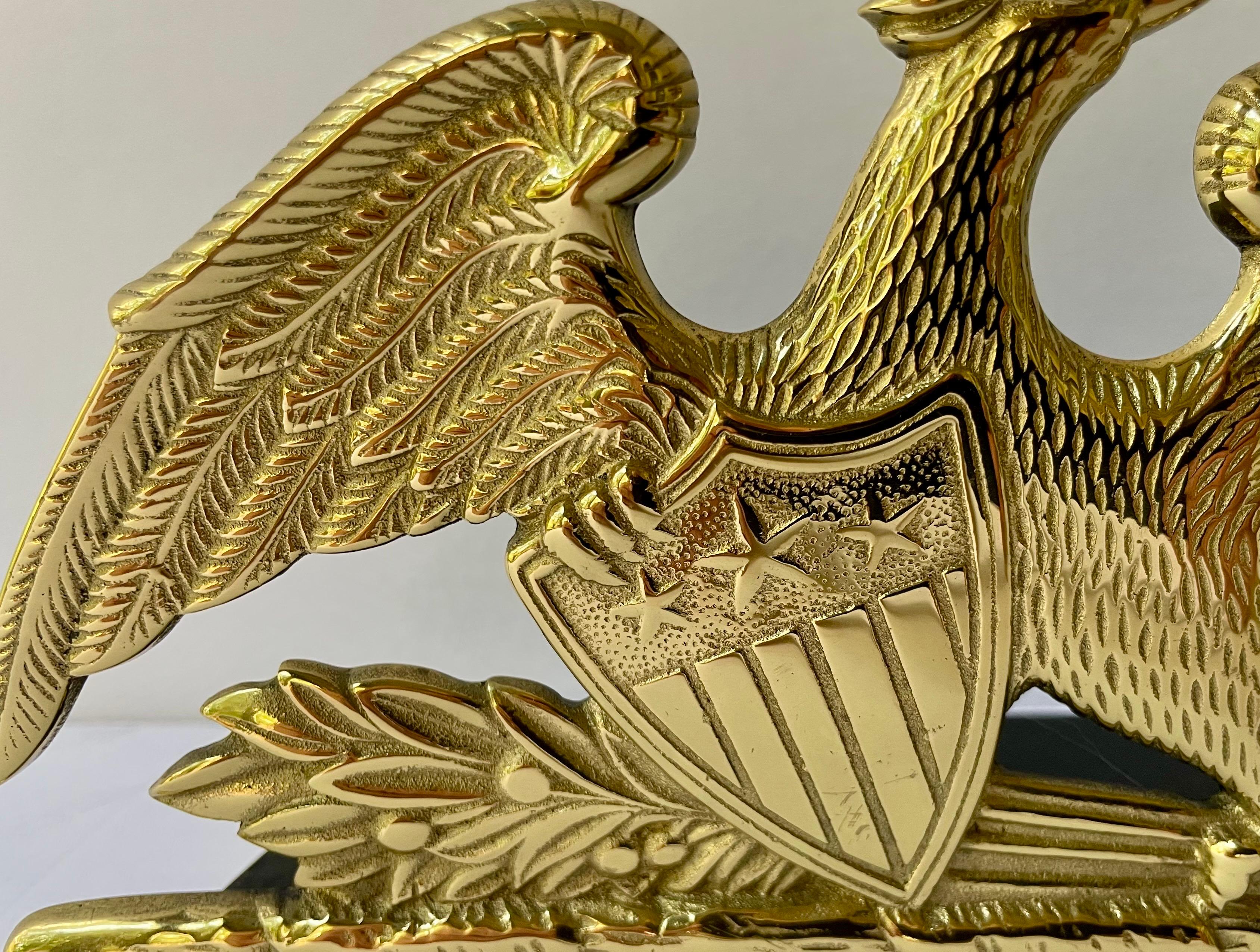 Par de sujetalibros de águila de latón de Virginia Metalcrafters colonial estadounidense en venta