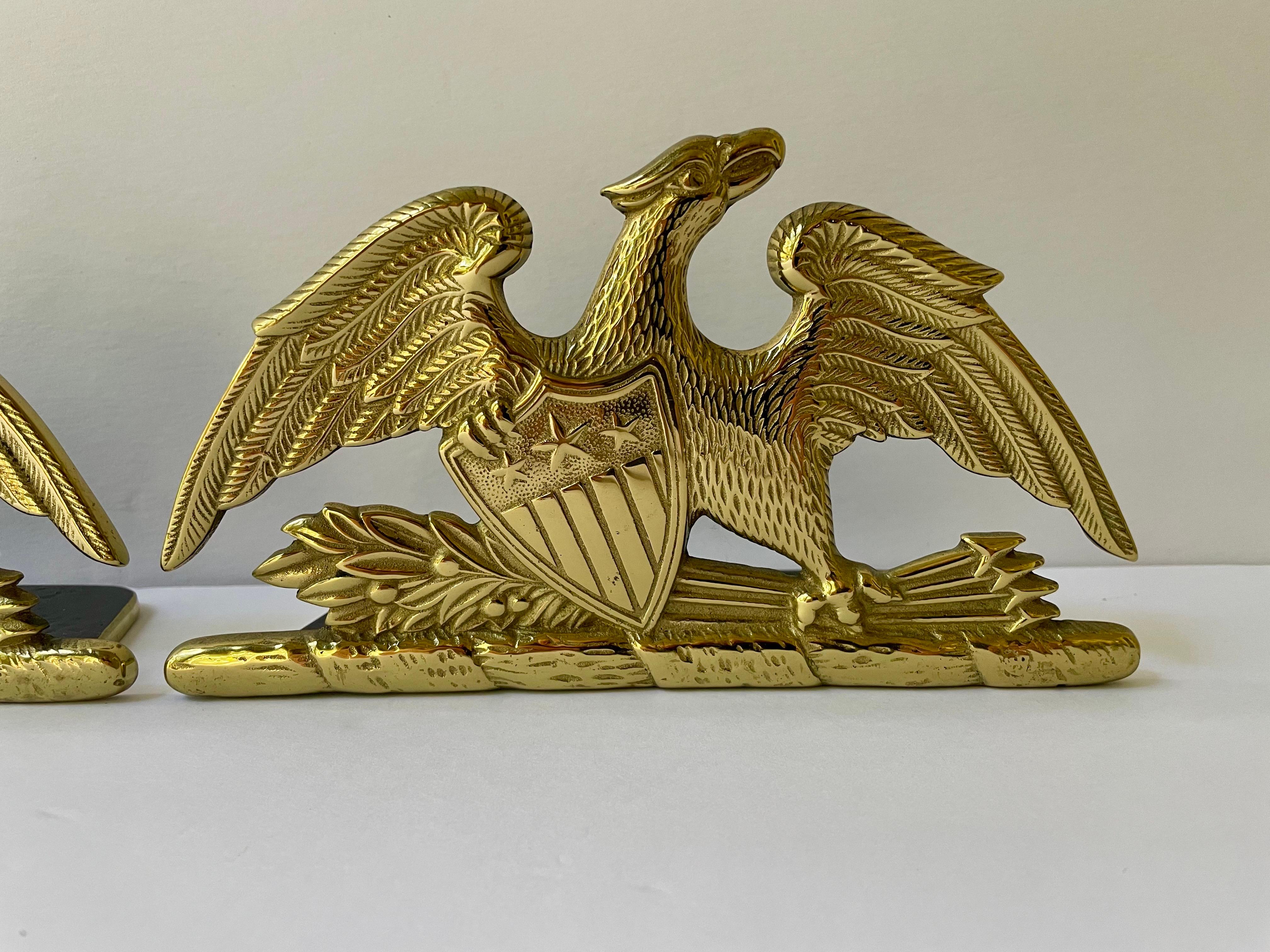 Par de sujetalibros de águila de lat�ón de Virginia Metalcrafters Estadounidense en venta