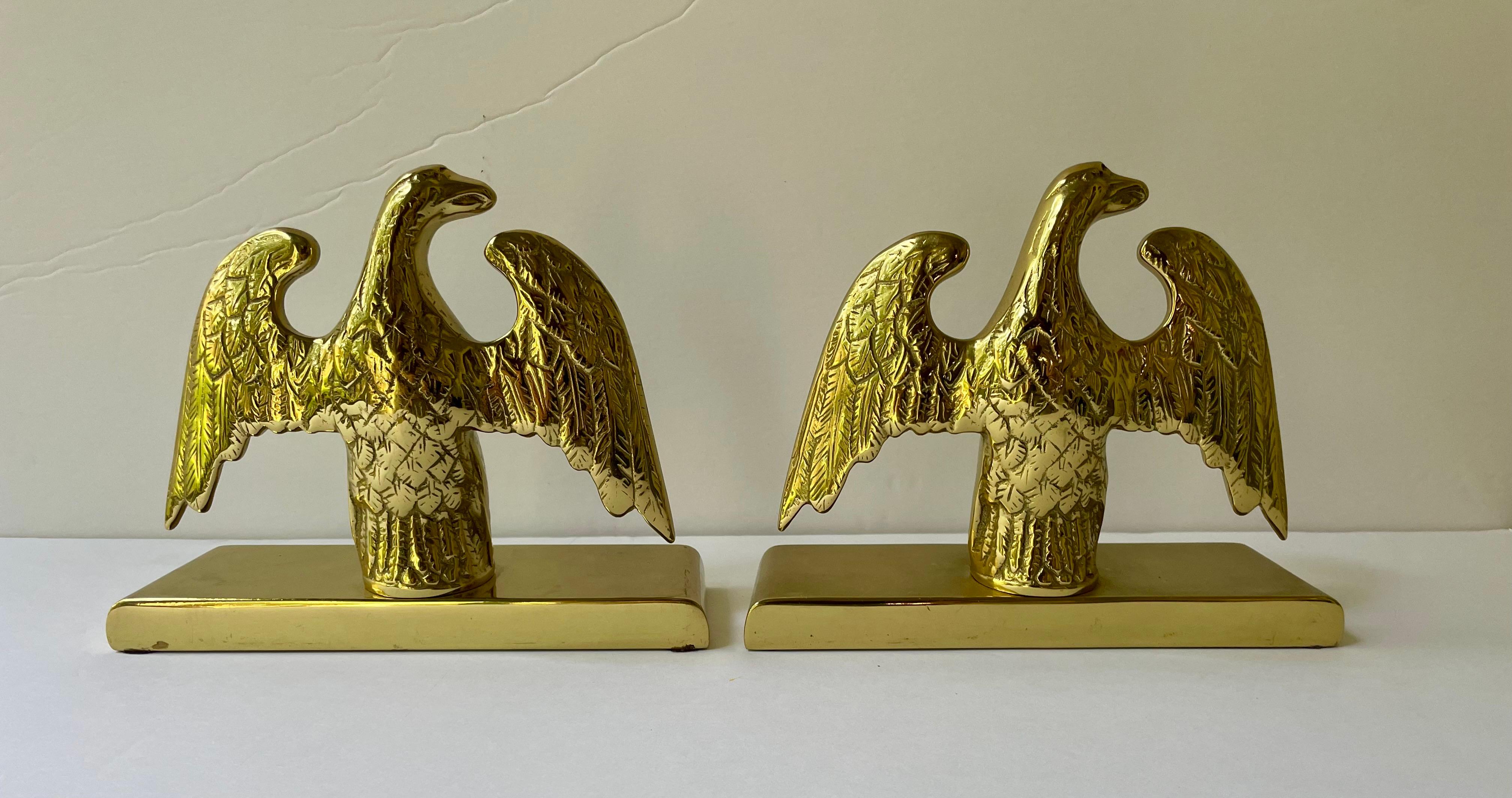 Par de sujetalibros de águila de latón de Virginia Metalcrafters siglo XX en venta