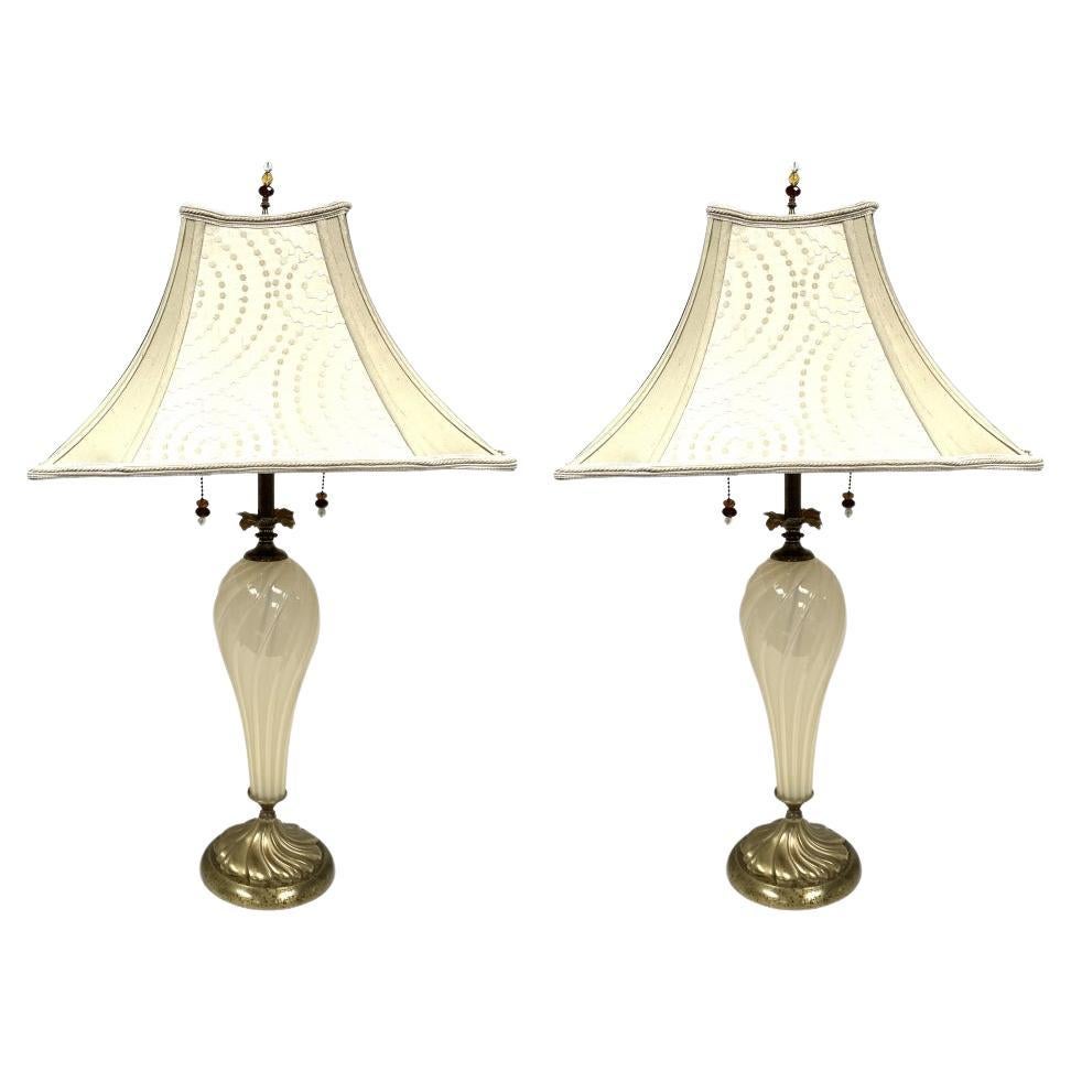 Paire de lampes de table Virginia modèle 62Z68 par  Design Kinzig avec abat-jour en soie en vente